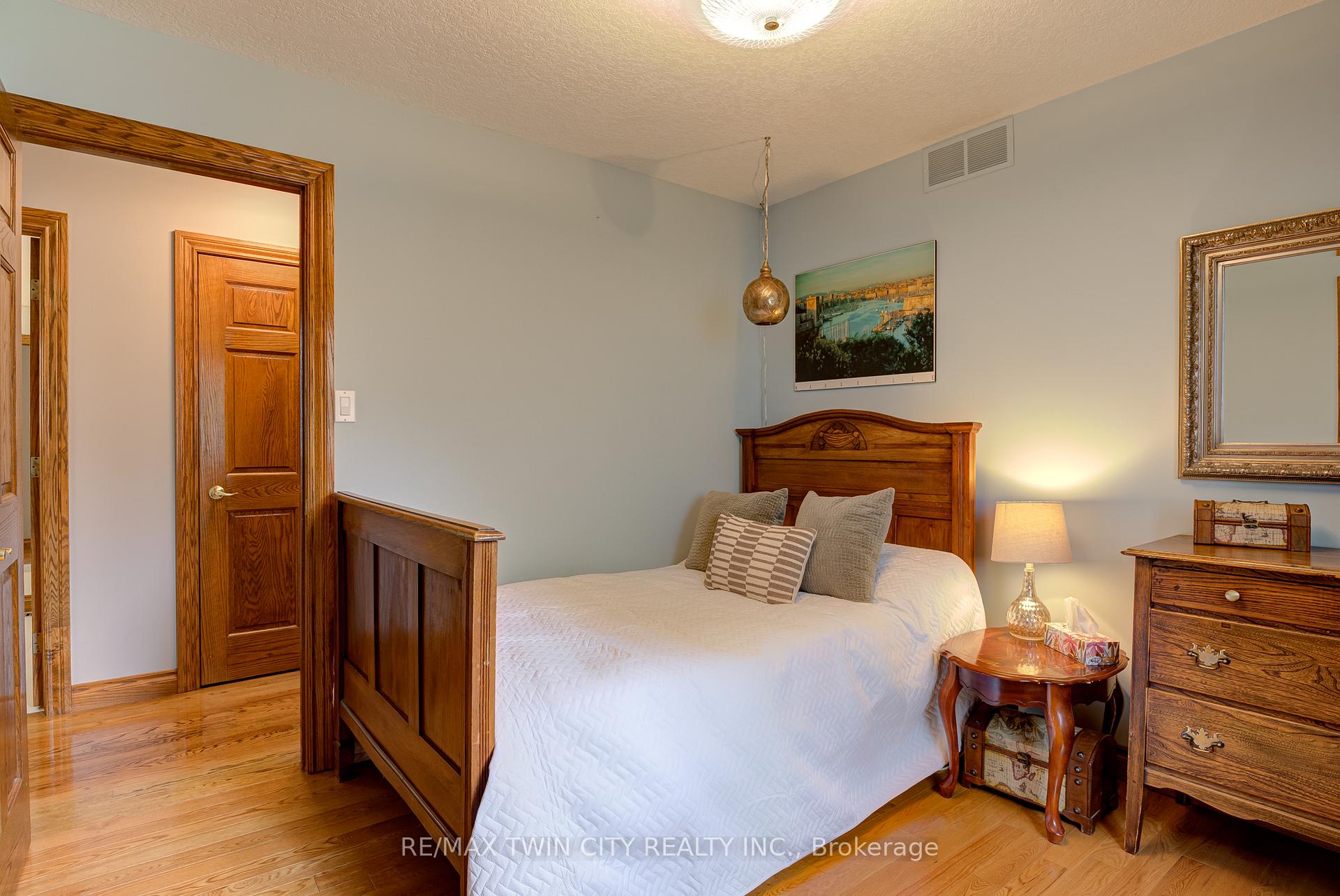 Photo 27 of 247 Montclair Place, Waterloo — HOMEH