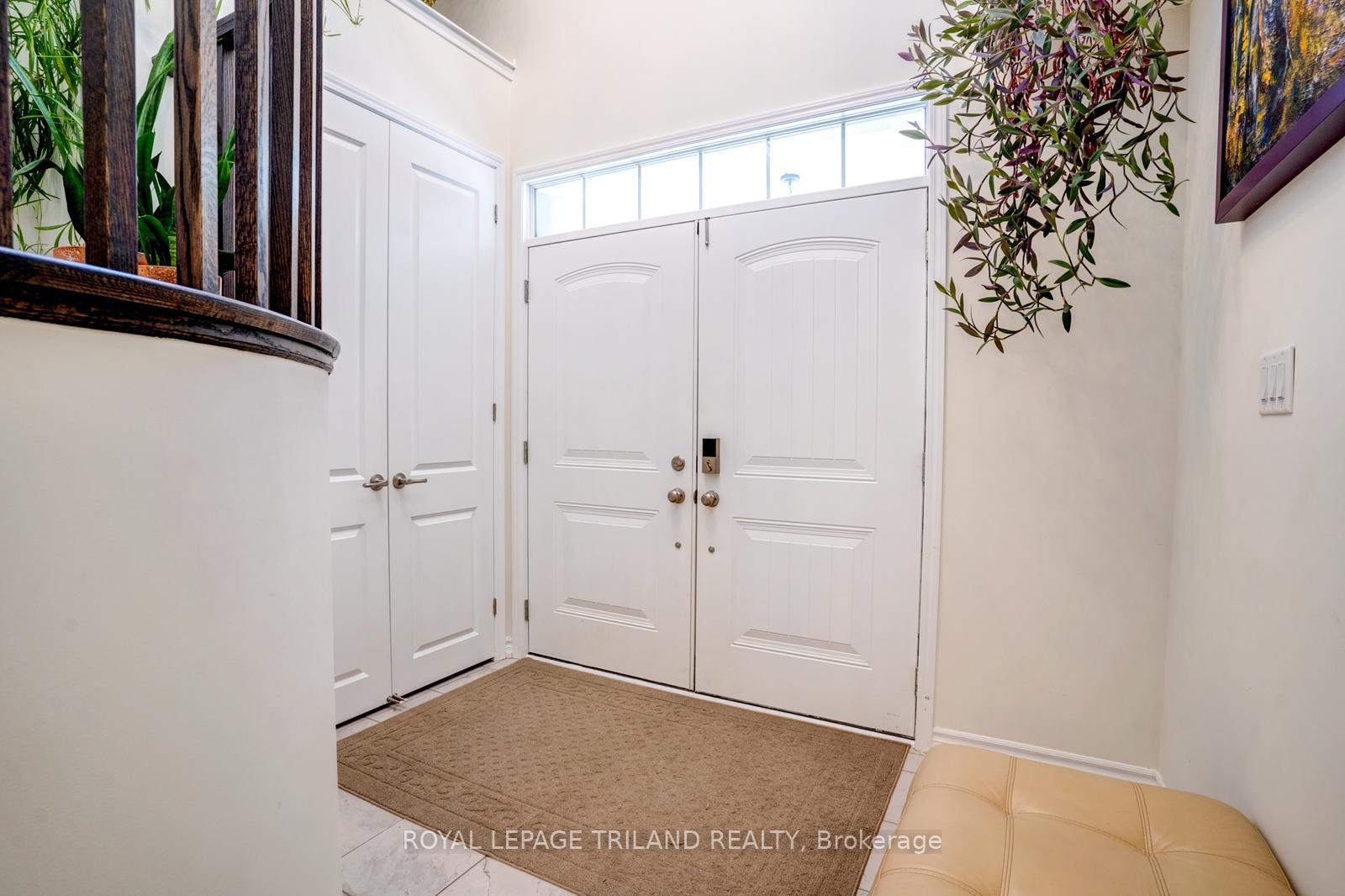 Photo 5 of 63 Ten Pines Road, Vaughan, Kleinburg — HOMEH