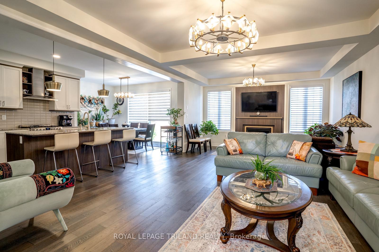 Photo 6 of 63 Ten Pines Road, Vaughan, Kleinburg — HOMEH