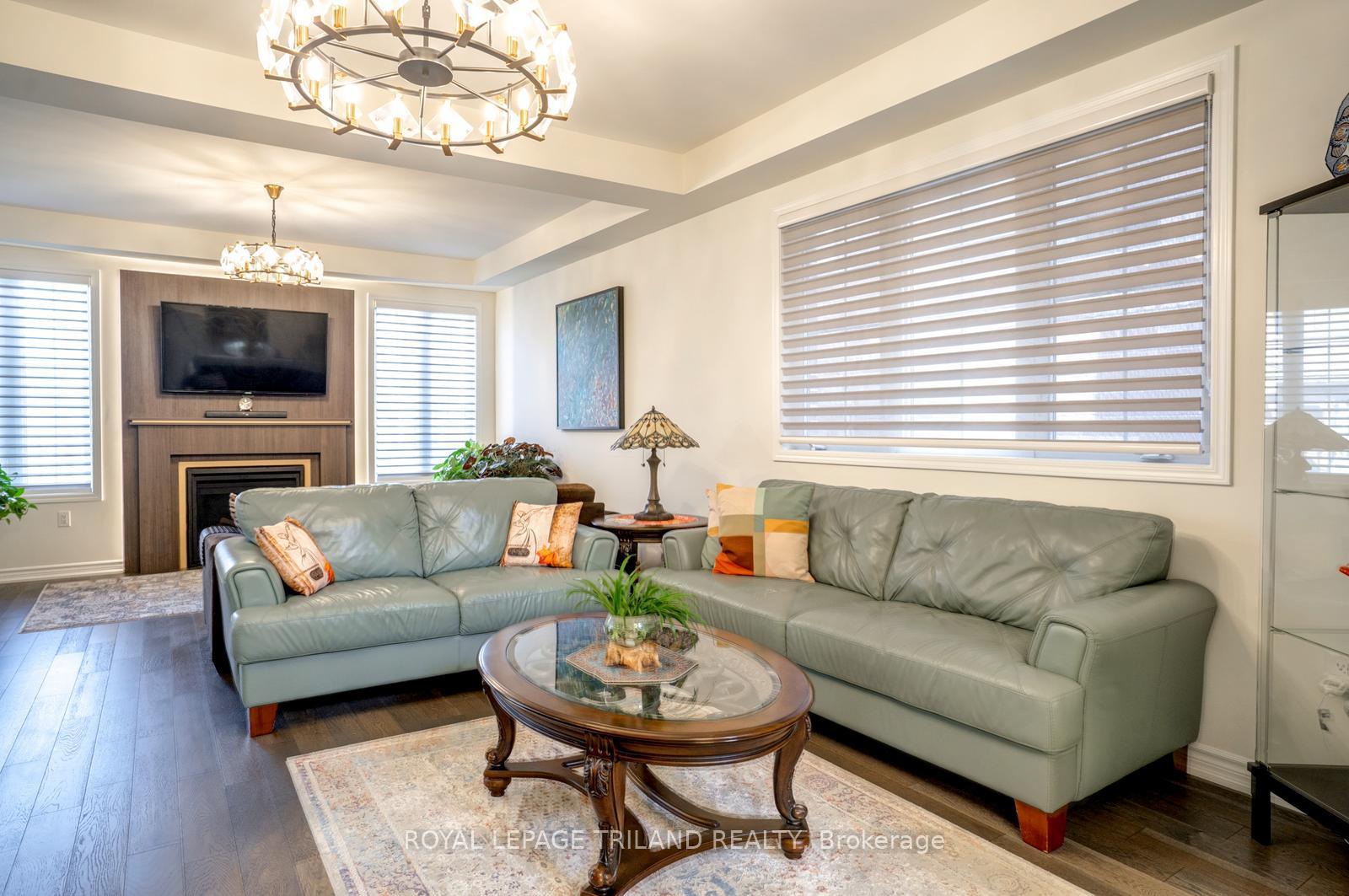 Photo 7 of 63 Ten Pines Road, Vaughan, Kleinburg — HOMEH