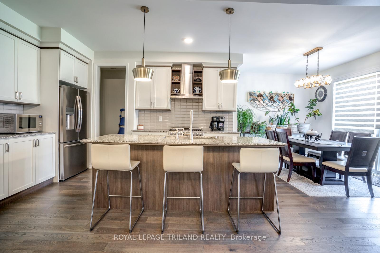 Photo 10 of 63 Ten Pines Road, Vaughan, Kleinburg — HOMEH
