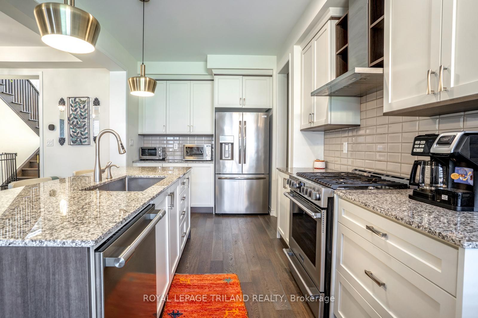 Photo 12 of 63 Ten Pines Road, Vaughan, Kleinburg — HOMEH