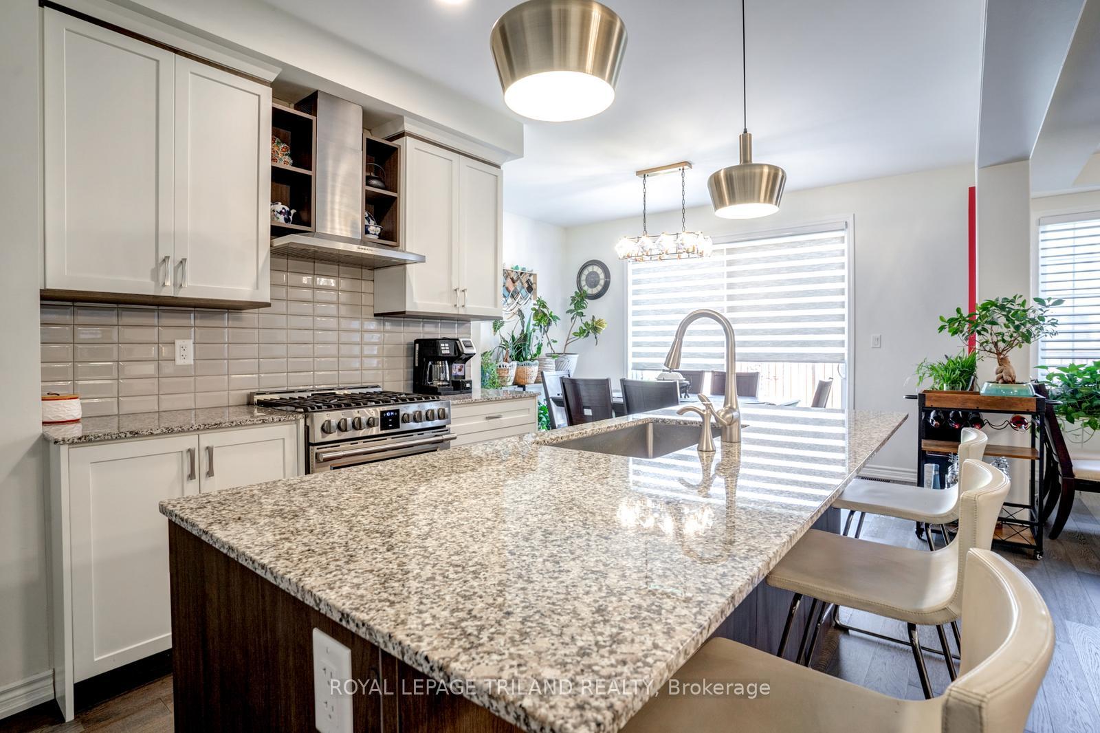 Photo 13 of 63 Ten Pines Road, Vaughan, Kleinburg — HOMEH