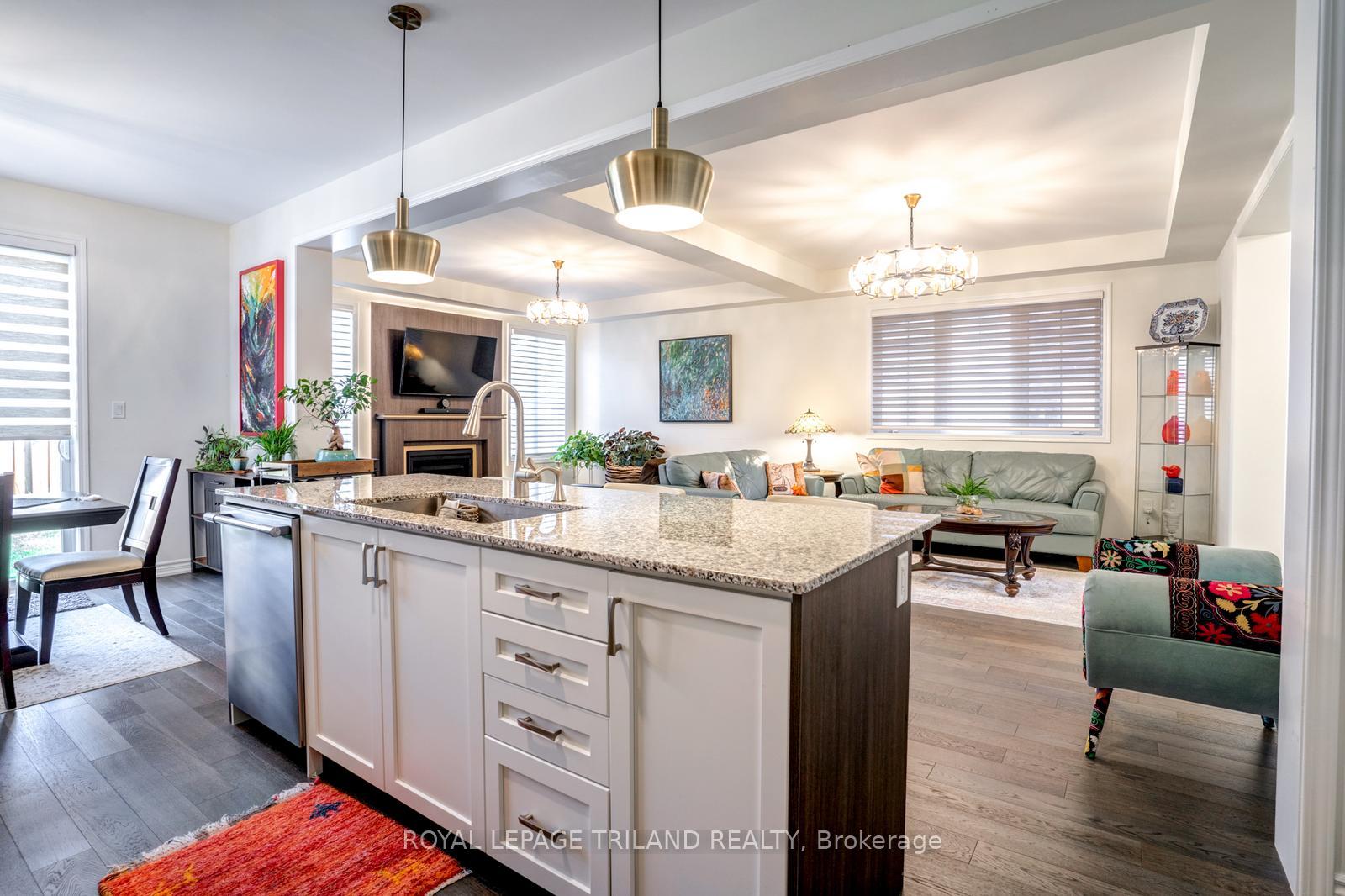 Photo 15 of 63 Ten Pines Road, Vaughan, Kleinburg — HOMEH