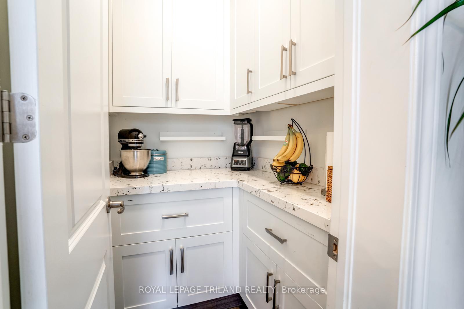 Photo 18 of 63 Ten Pines Road, Vaughan, Kleinburg — HOMEH