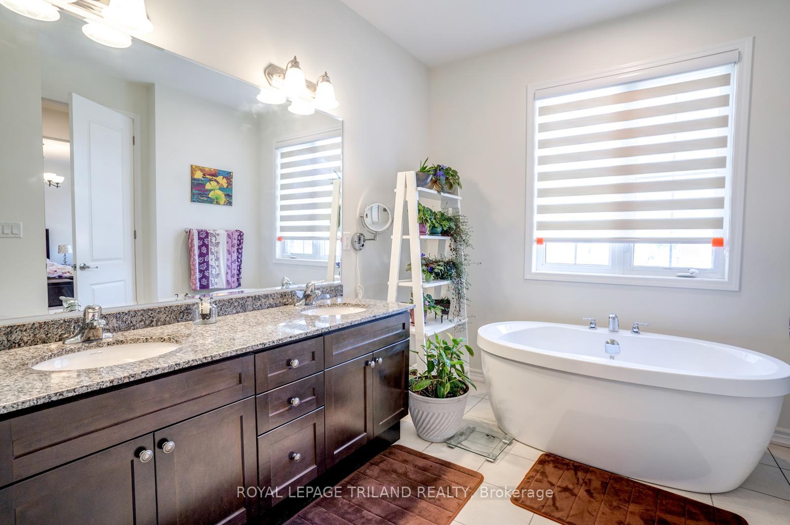 Photo 28 of 63 Ten Pines Road, Vaughan, Kleinburg — HOMEH