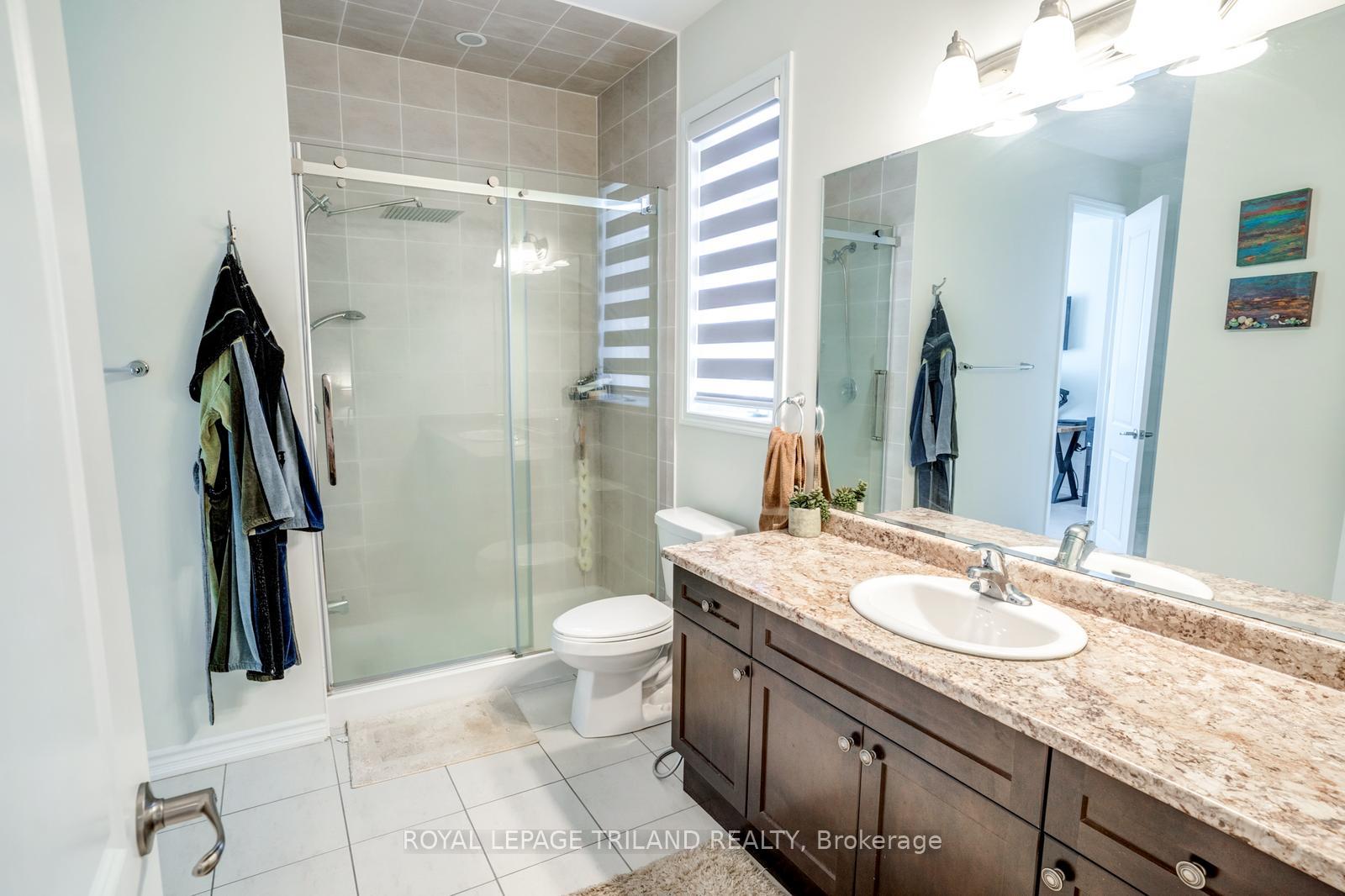 Photo 31 of 63 Ten Pines Road, Vaughan, Kleinburg — HOMEH