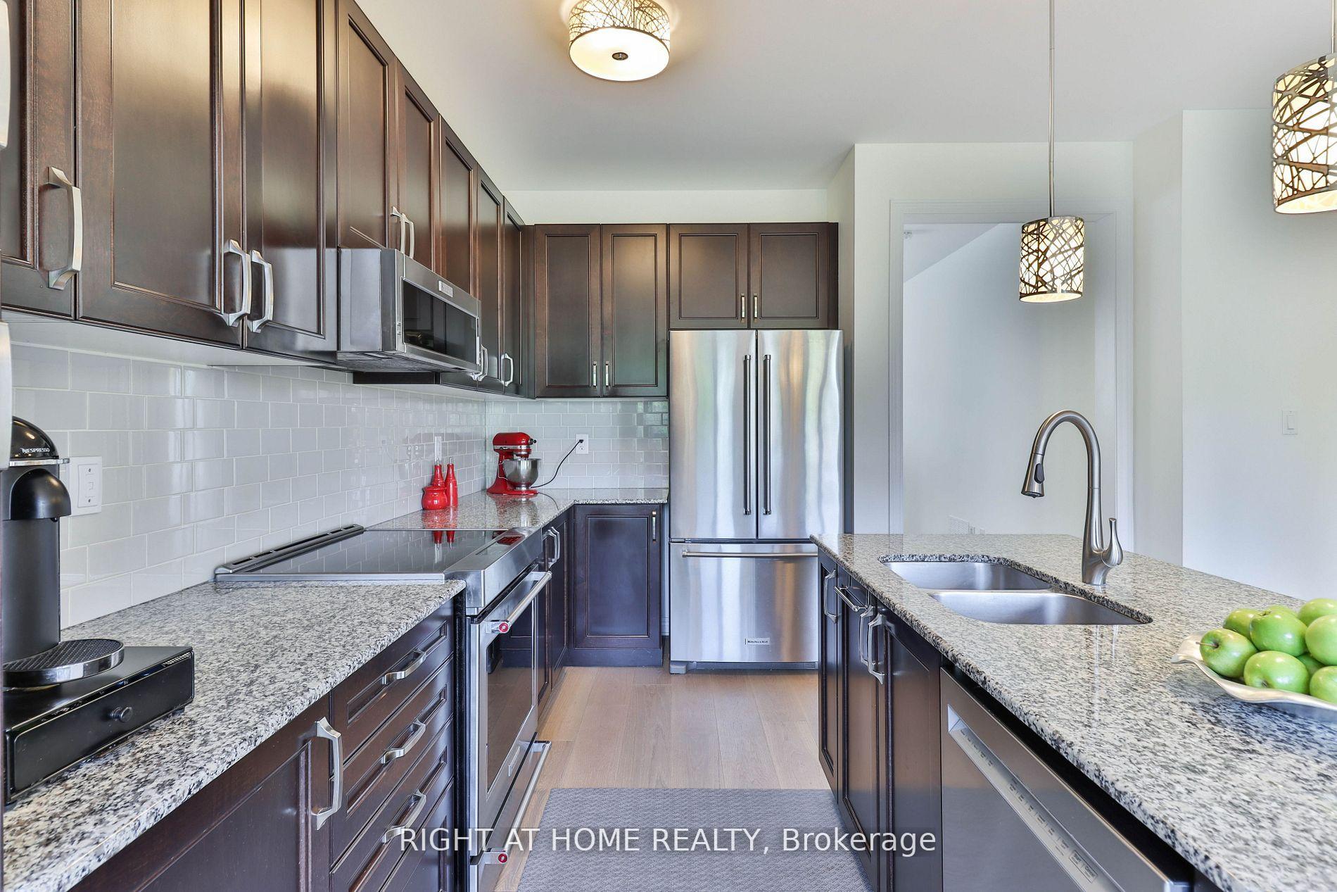 Photo 11 of 101 Roy Harper Avenue, Aurora, Rural Aurora — HOMEH