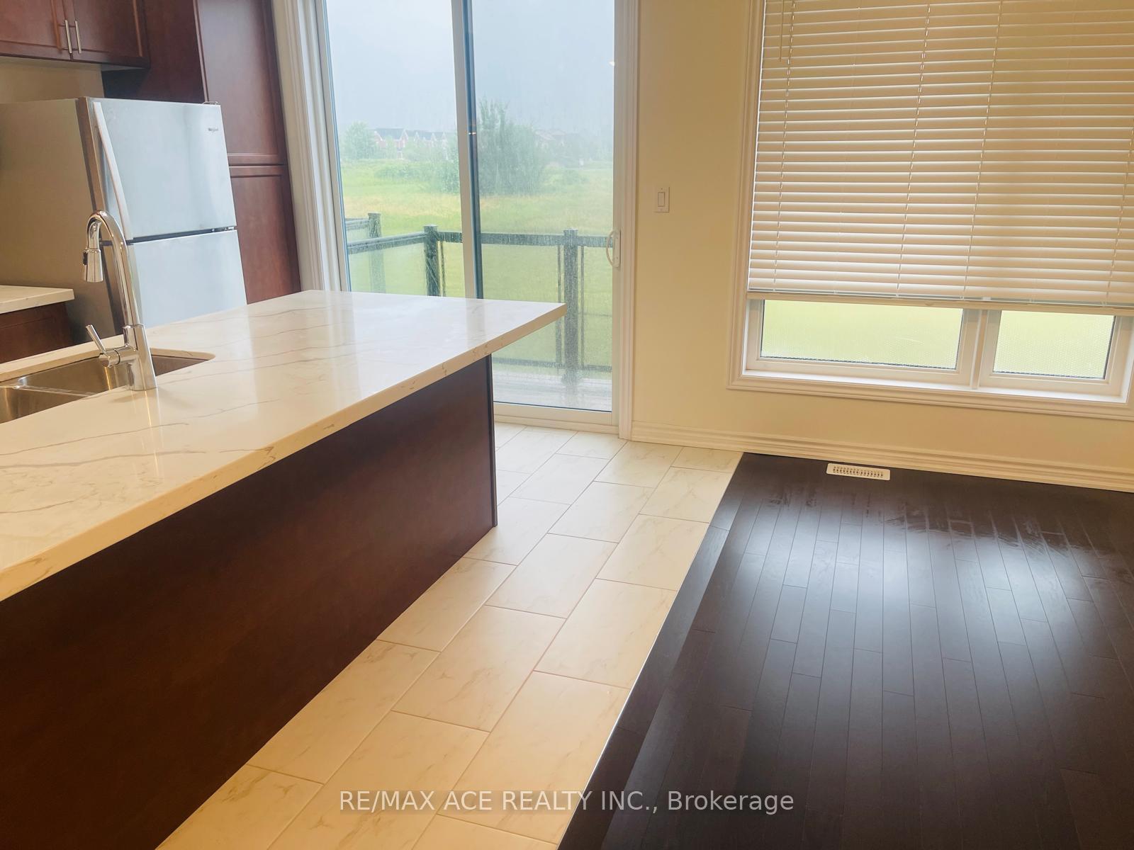 Photo 6 of 39 Lake Trail Way, Whitby, Brooklin — HOMEH