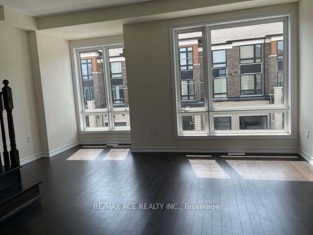 Photo 11 of 39 Lake Trail Way, Whitby, Brooklin — HOMEH
