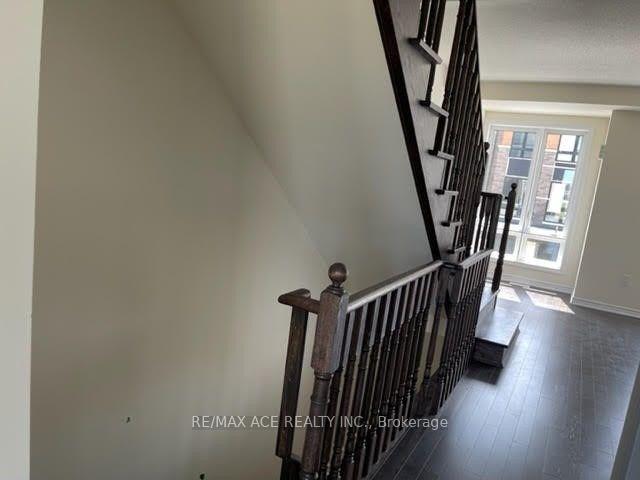 Photo 13 of 39 Lake Trail Way, Whitby, Brooklin — HOMEH