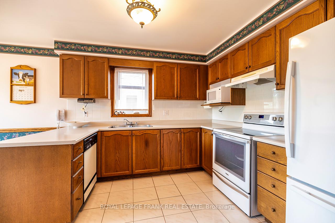 Photo 17 of 65 Garden Street, Whitby, Downtown Whitby — HOMEH