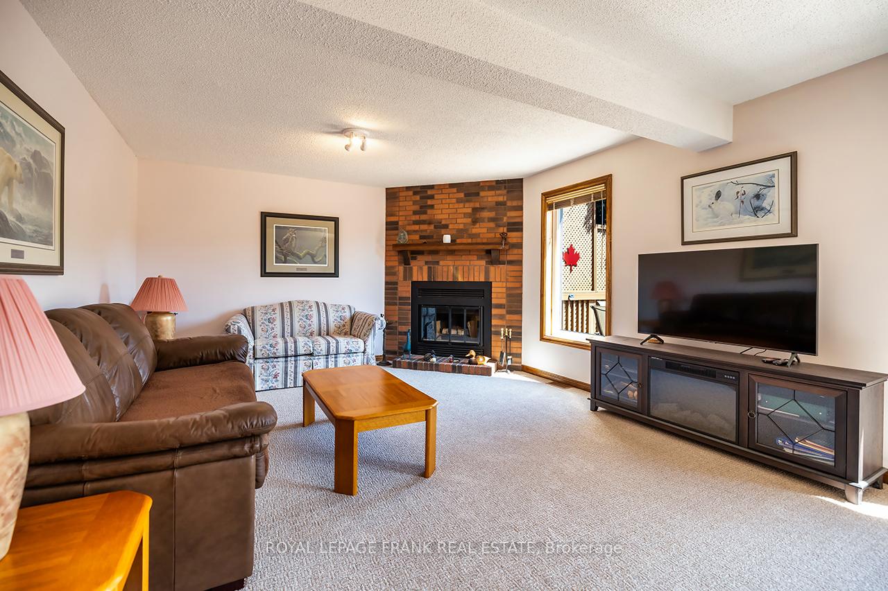 Photo 34 of 65 Garden Street, Whitby, Downtown Whitby — HOMEH