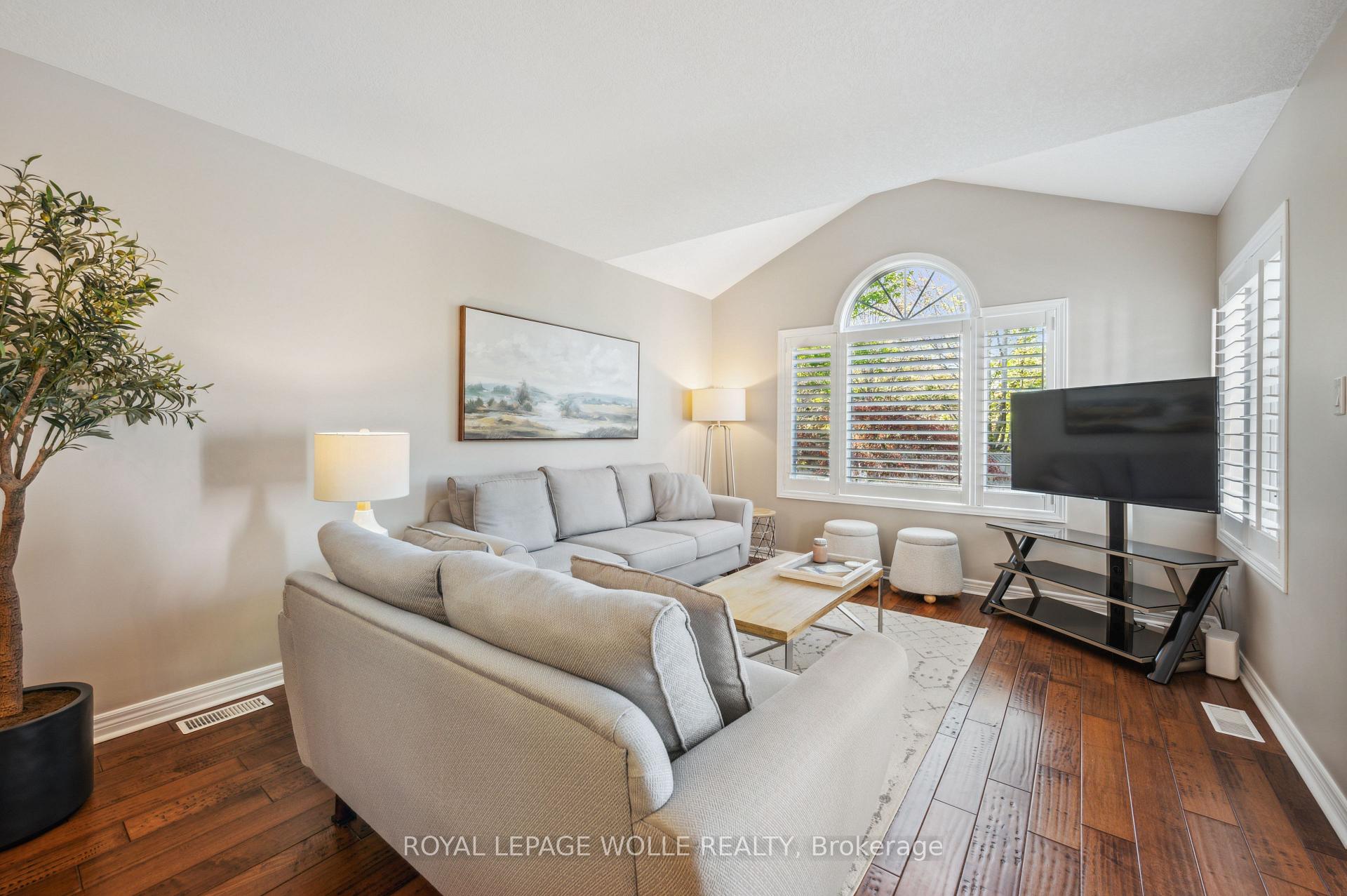 Photo 12 of 704 Bonavista Drive, Waterloo — HOMEH