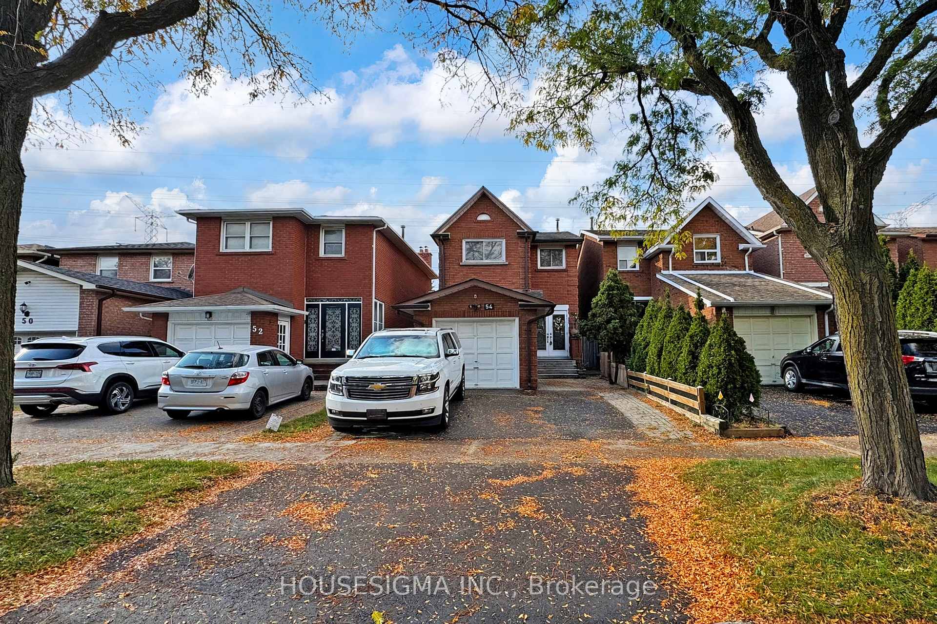 Front of 54 Oakmount Crescent