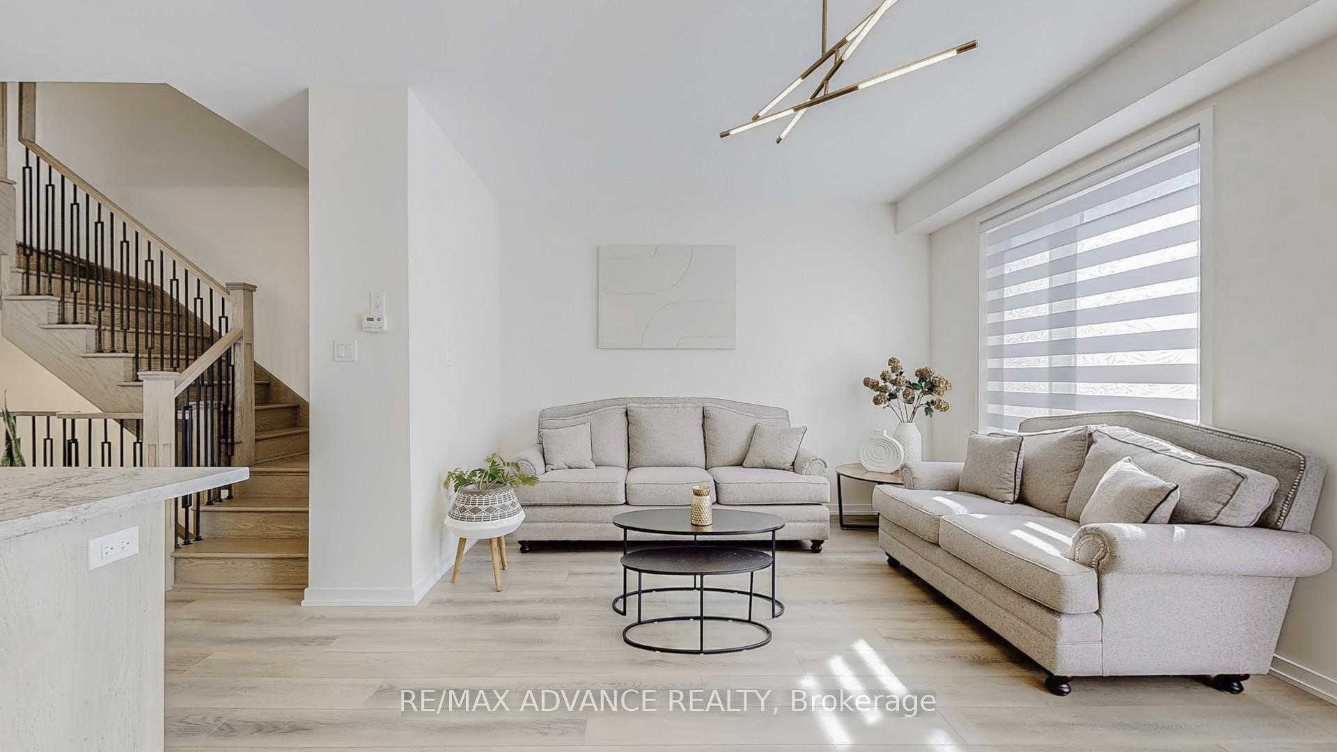 Photo 2 of 33 Origin Way, Vaughan, Patterson — HOMEH