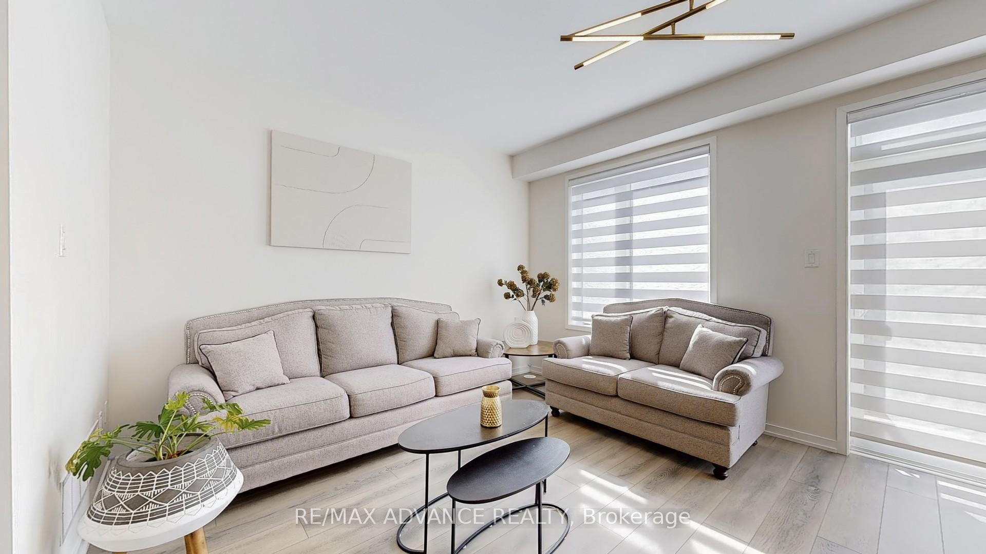 Photo 3 of 33 Origin Way, Vaughan, Patterson — HOMEH