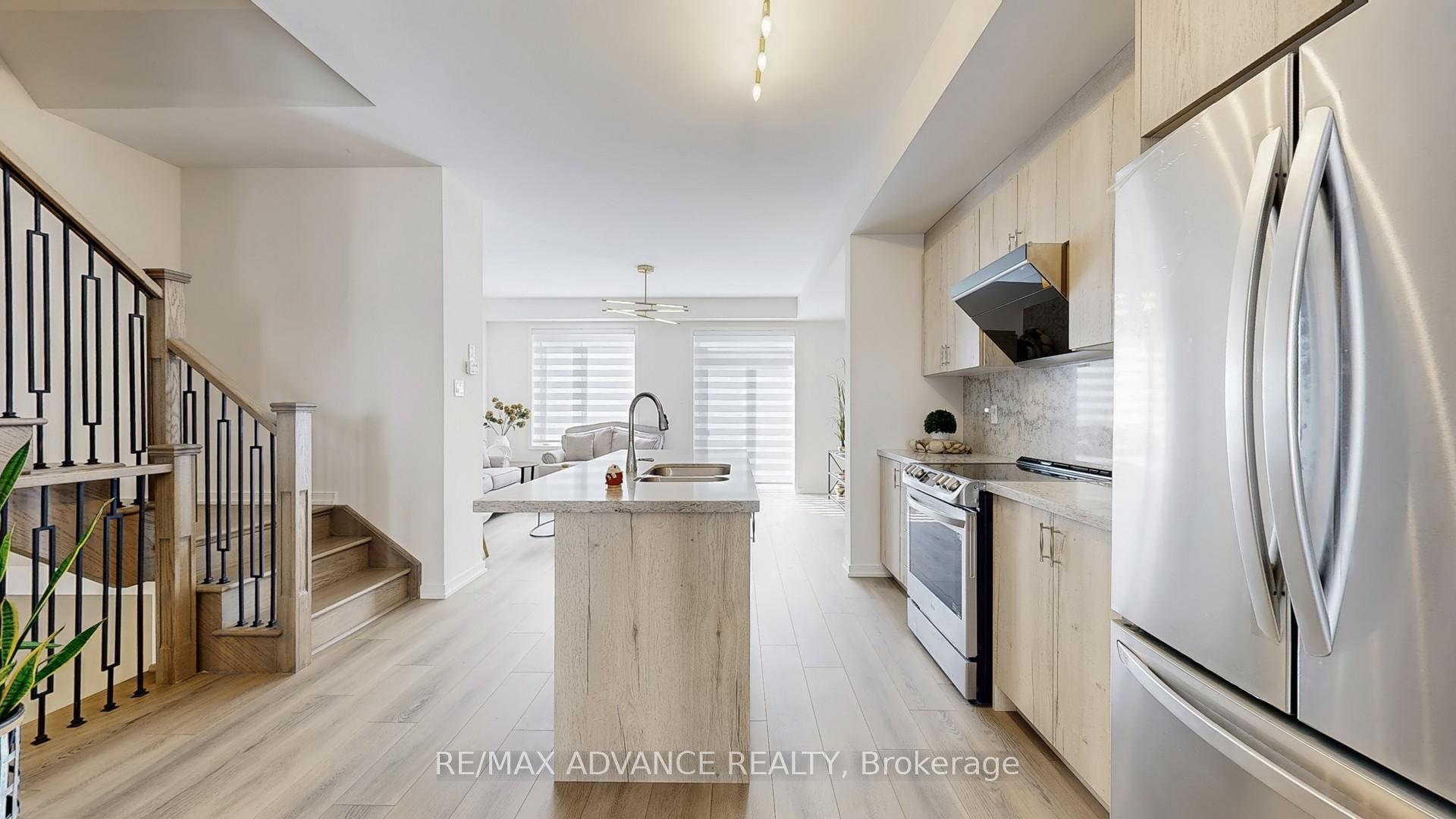Photo 10 of 33 Origin Way, Vaughan, Patterson — HOMEH