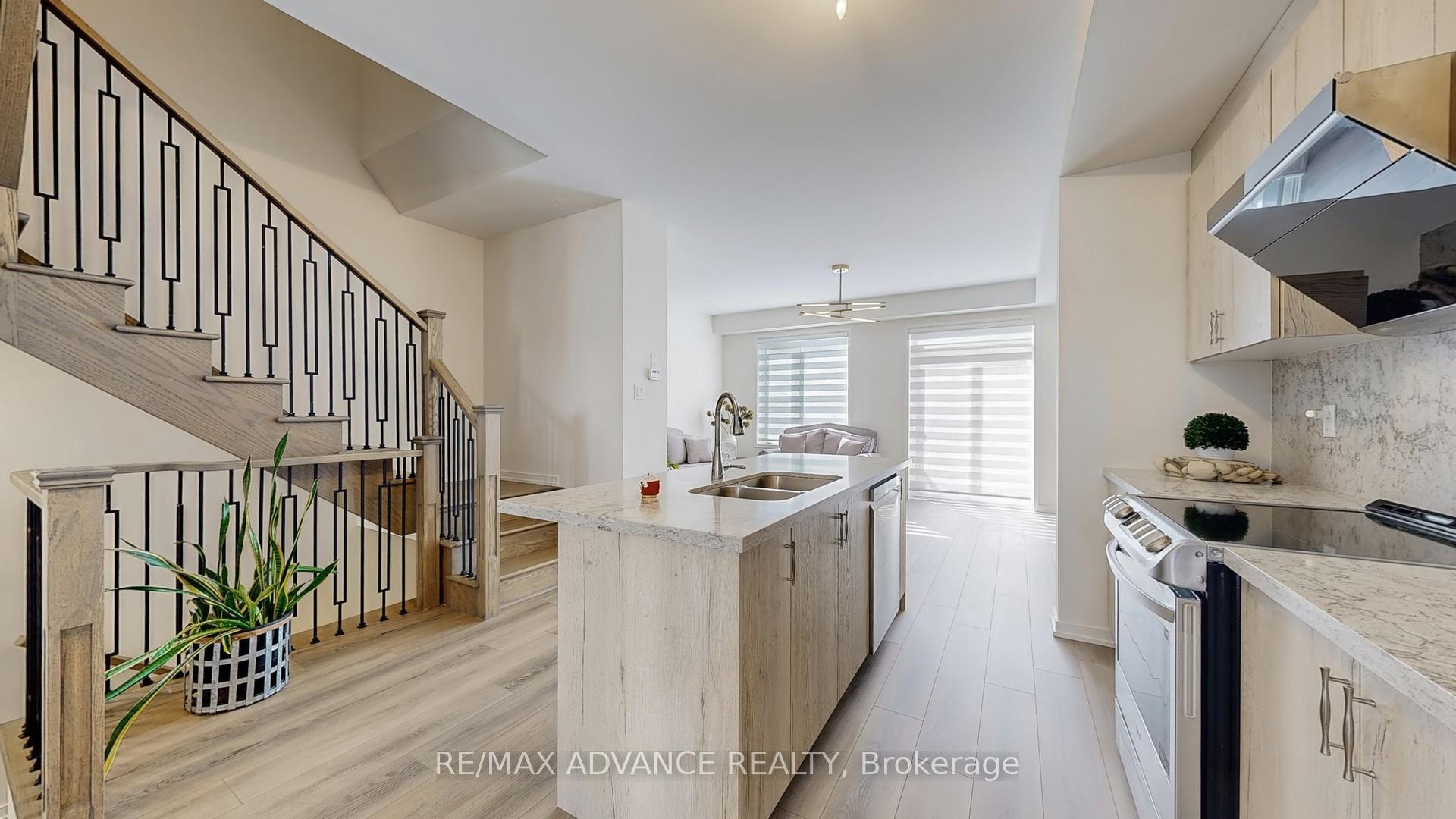 Photo 11 of 33 Origin Way, Vaughan, Patterson — HOMEH