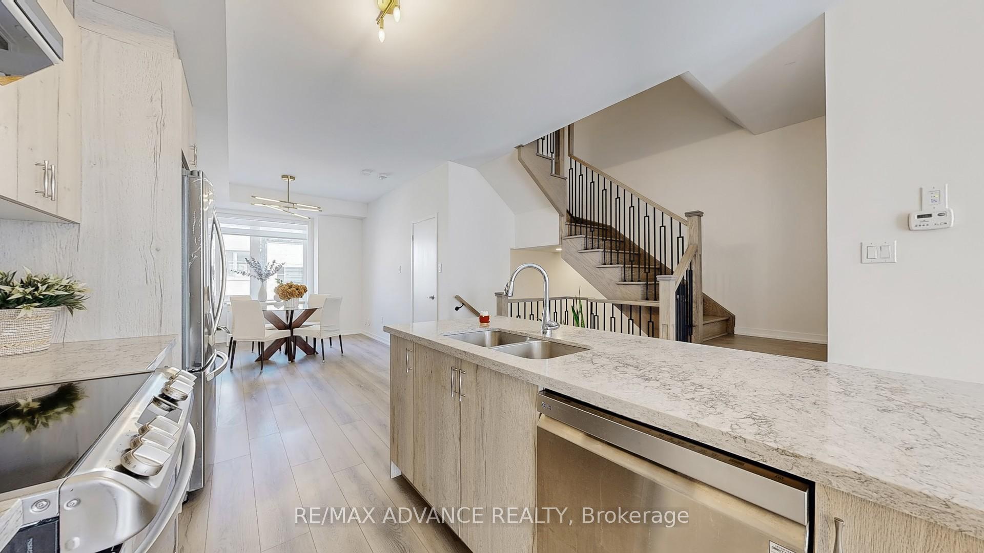 Photo 12 of 33 Origin Way, Vaughan, Patterson — HOMEH