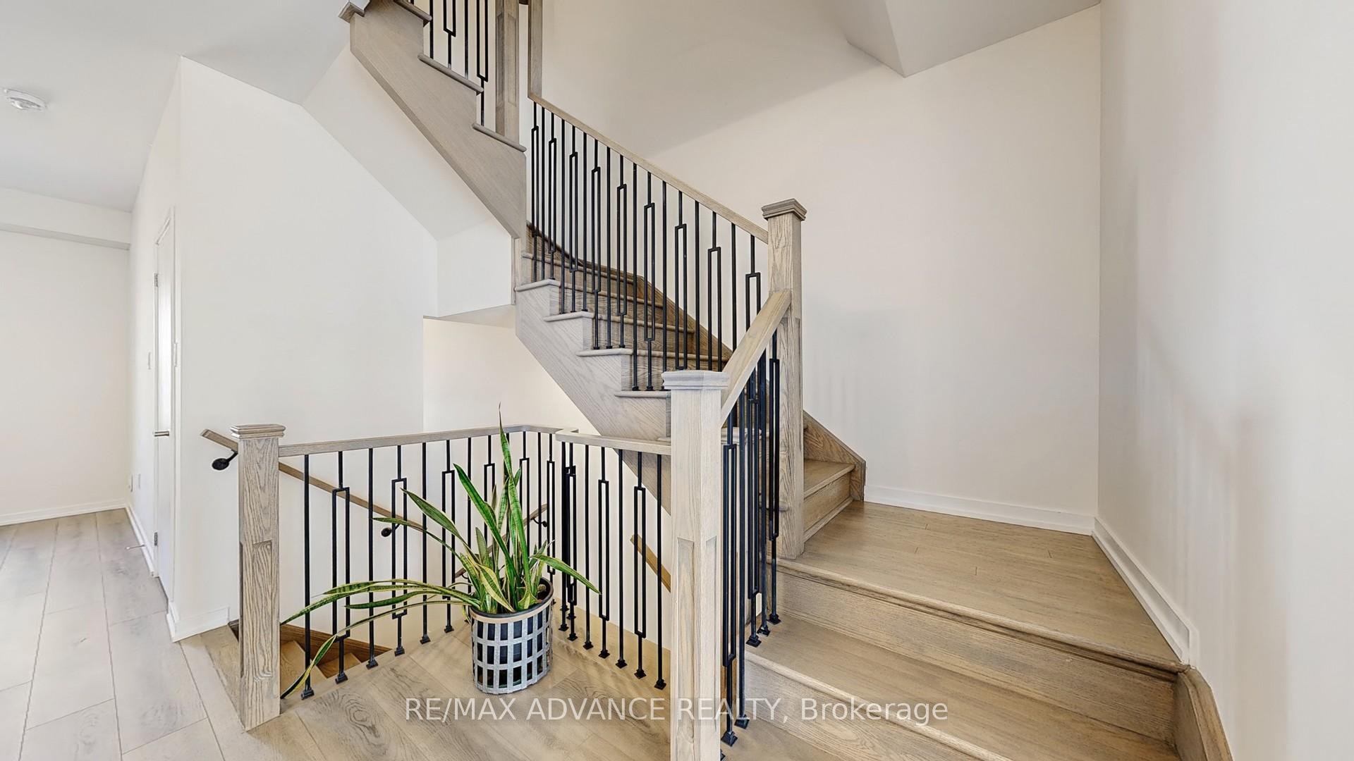 Photo 18 of 33 Origin Way, Vaughan, Patterson — HOMEH