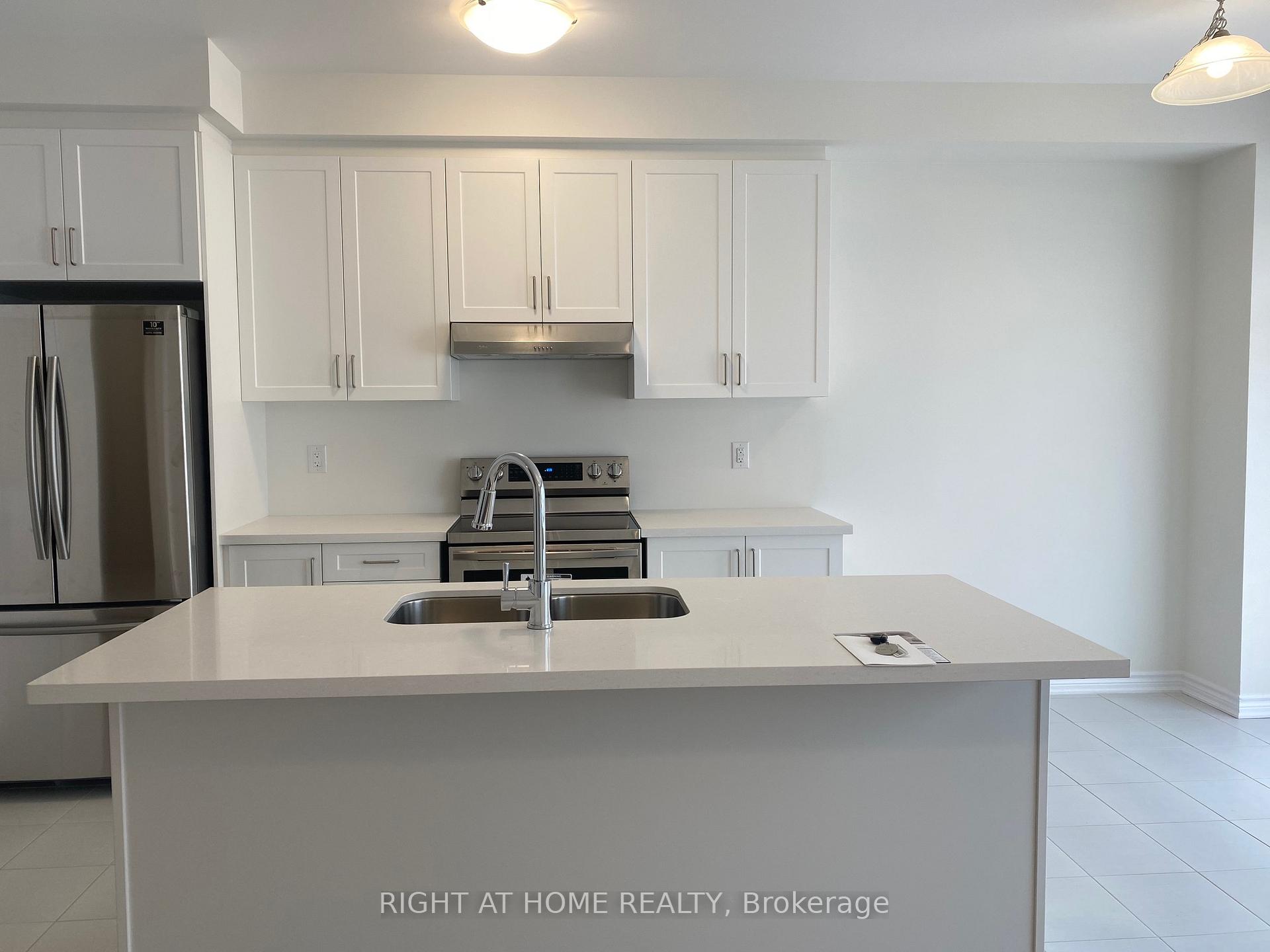 Photo 7 of 44 Marlborough Street E, Whitby, Rolling Acres — HOMEH