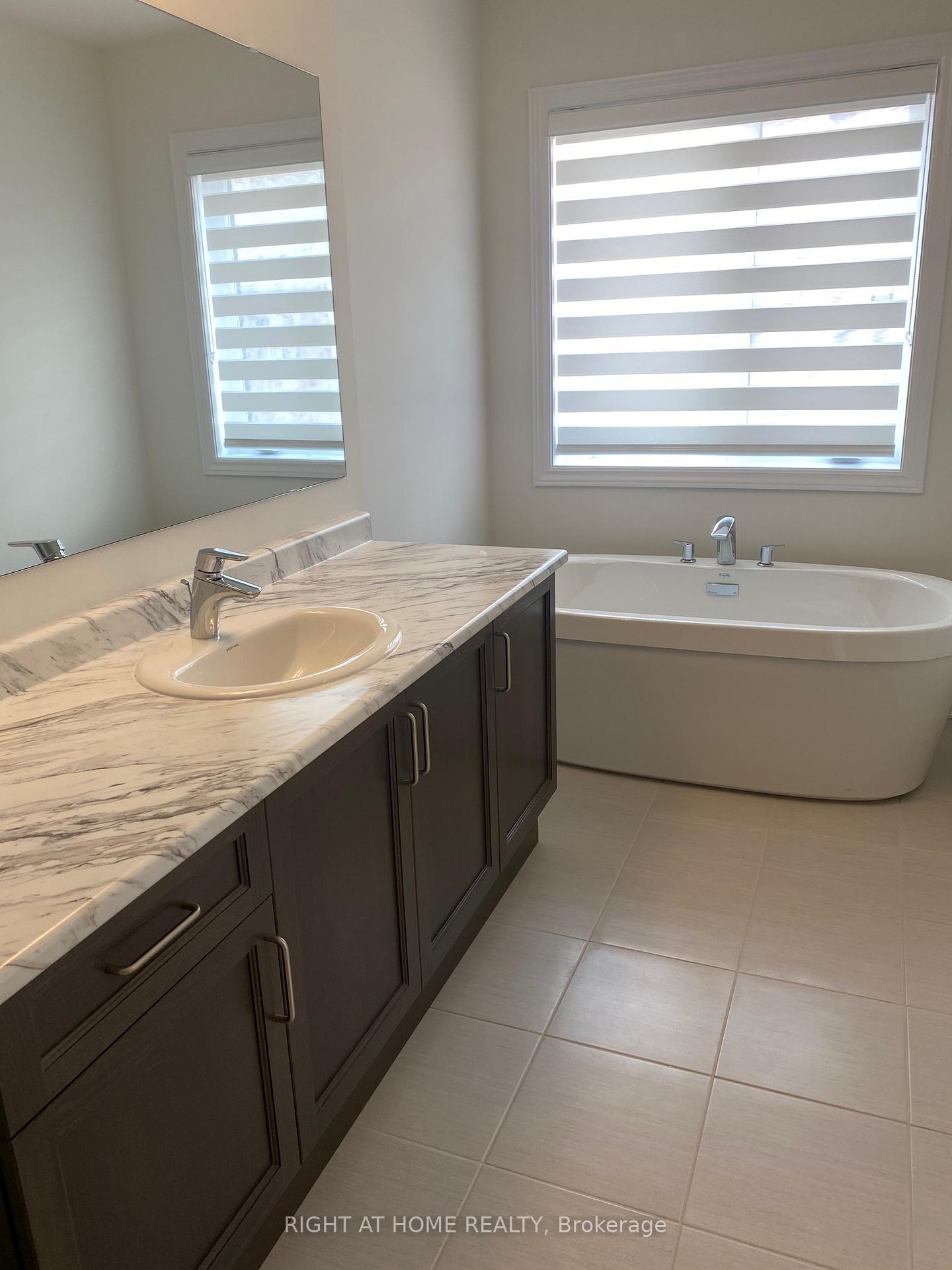 Photo 10 of 44 Marlborough Street E, Whitby, Rolling Acres — HOMEH