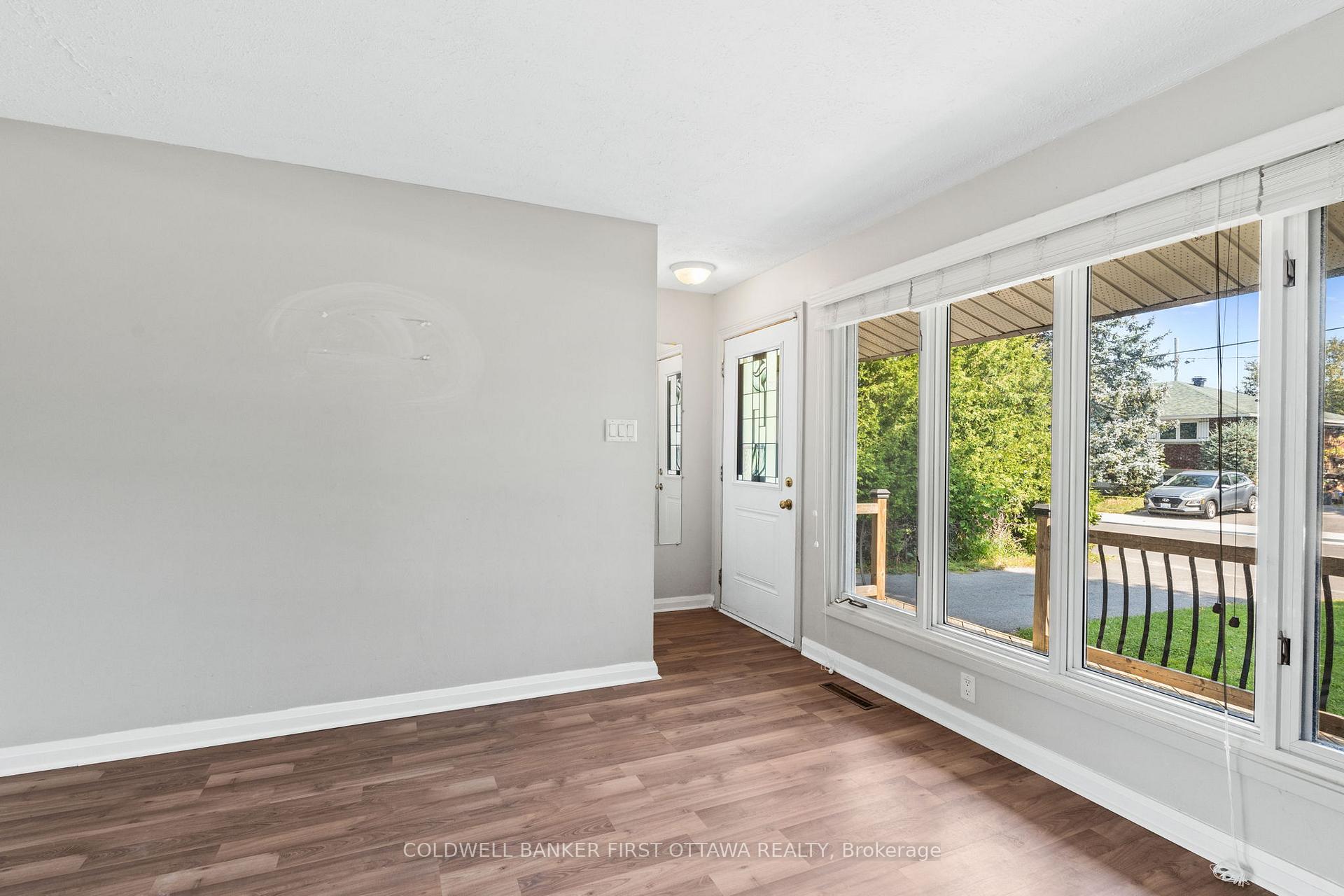 Photo 4 of 1316 Avenue U, Ottawa, Eastway Gardens/Industrial Park — HOMEH