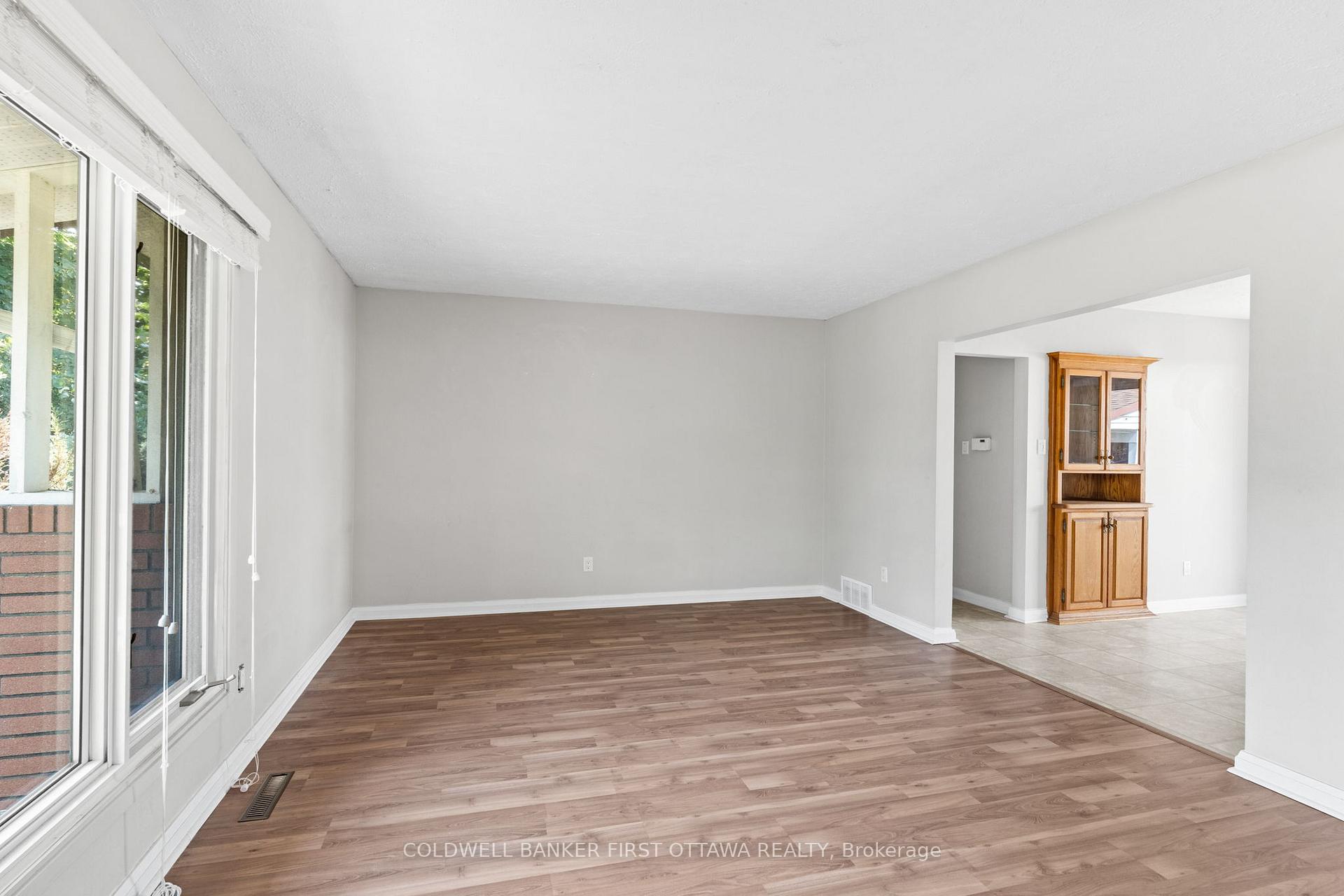 Photo 5 of 1316 Avenue U, Ottawa, Eastway Gardens/Industrial Park — HOMEH