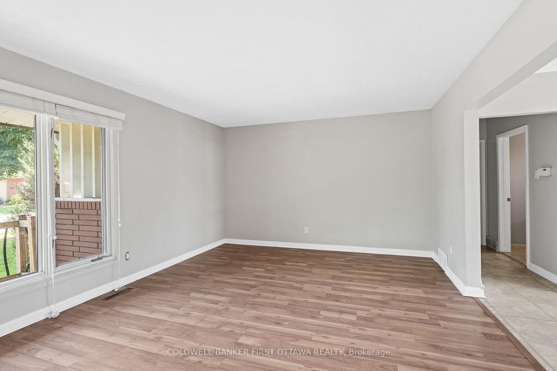 Photo 3 of 1316 Avenue U, Ottawa, Eastway Gardens/Industrial Park — HOMEH