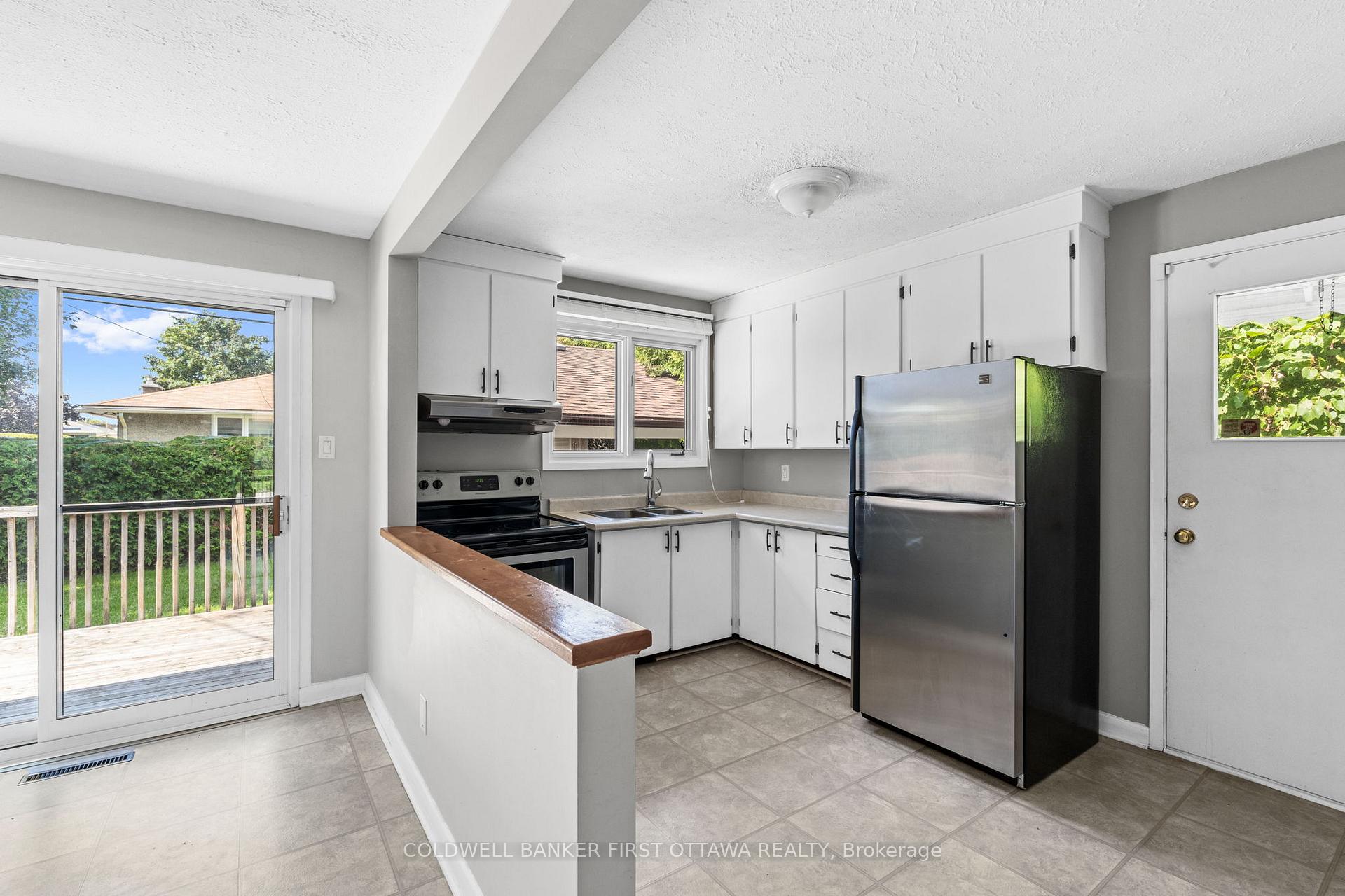 Photo 7 of 1316 Avenue U, Ottawa, Eastway Gardens/Industrial Park — HOMEH