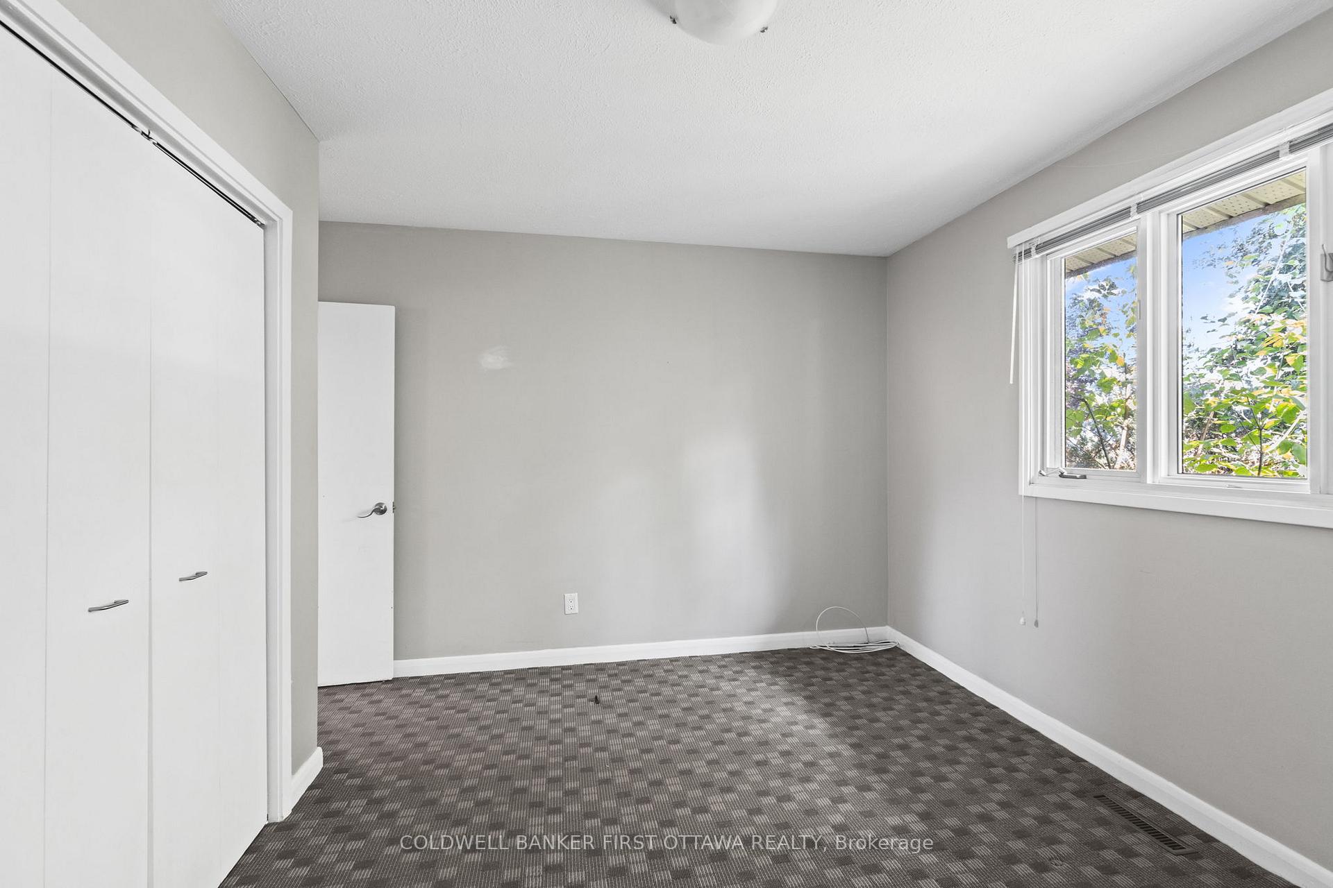 Photo 10 of 1316 Avenue U, Ottawa, Eastway Gardens/Industrial Park — HOMEH