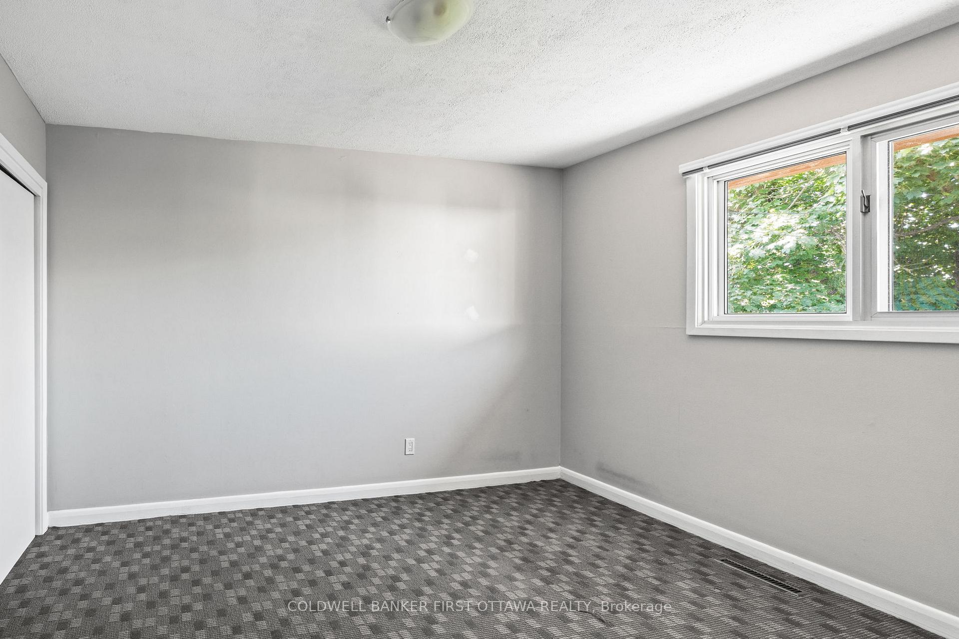 Photo 20 of 1316 Avenue U, Ottawa, Eastway Gardens/Industrial Park — HOMEH