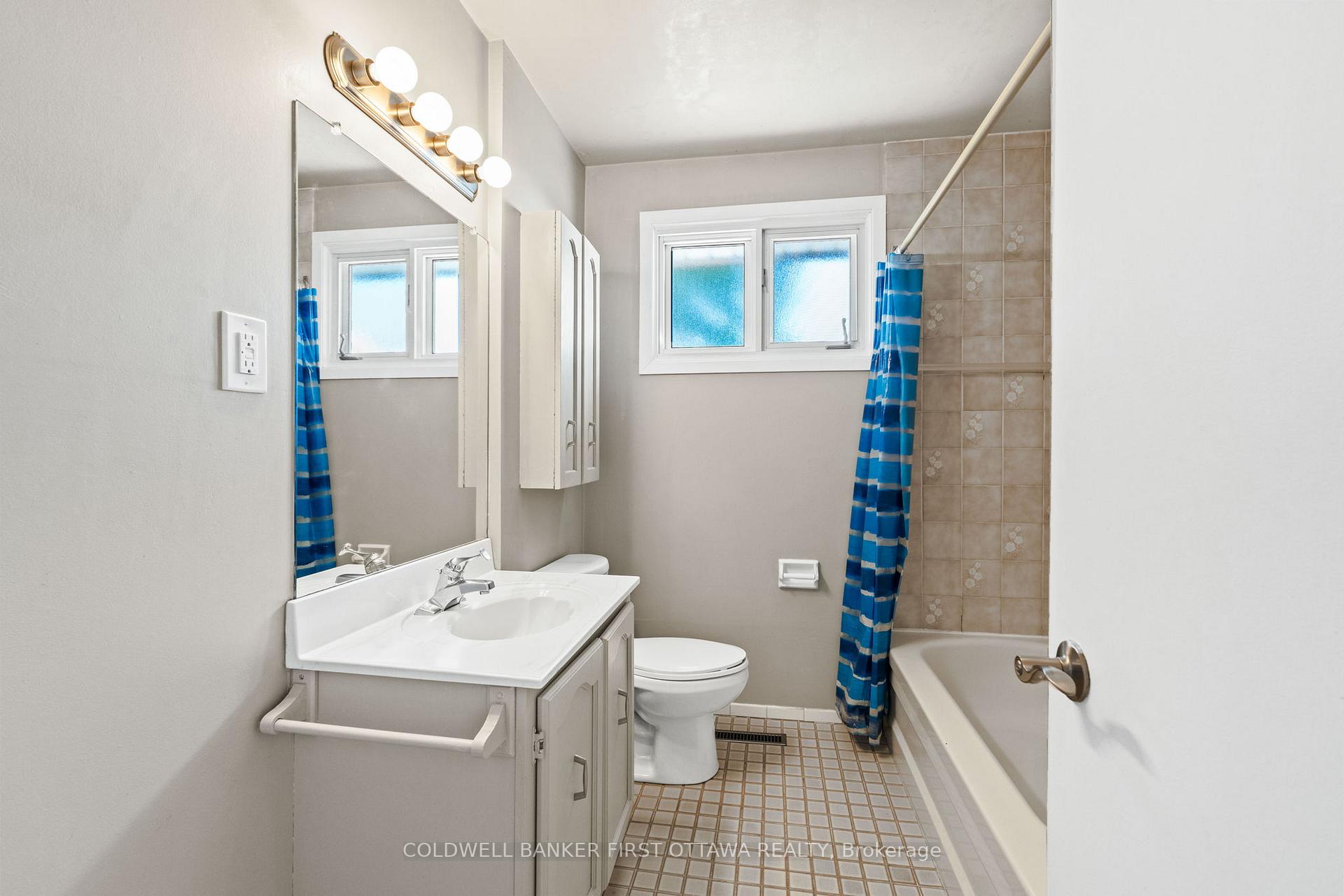 Photo 17 of 1316 Avenue U, Ottawa, Eastway Gardens/Industrial Park — HOMEH