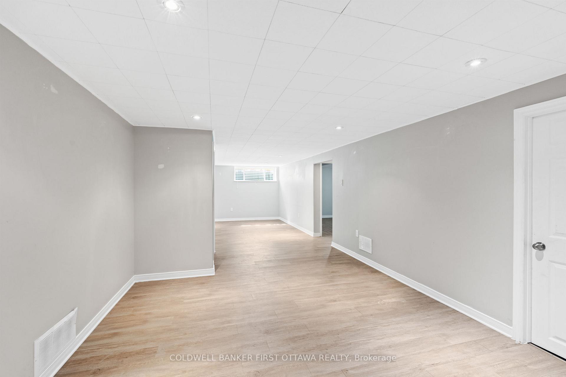 Photo 15 of 1316 Avenue U, Ottawa, Eastway Gardens/Industrial Park — HOMEH