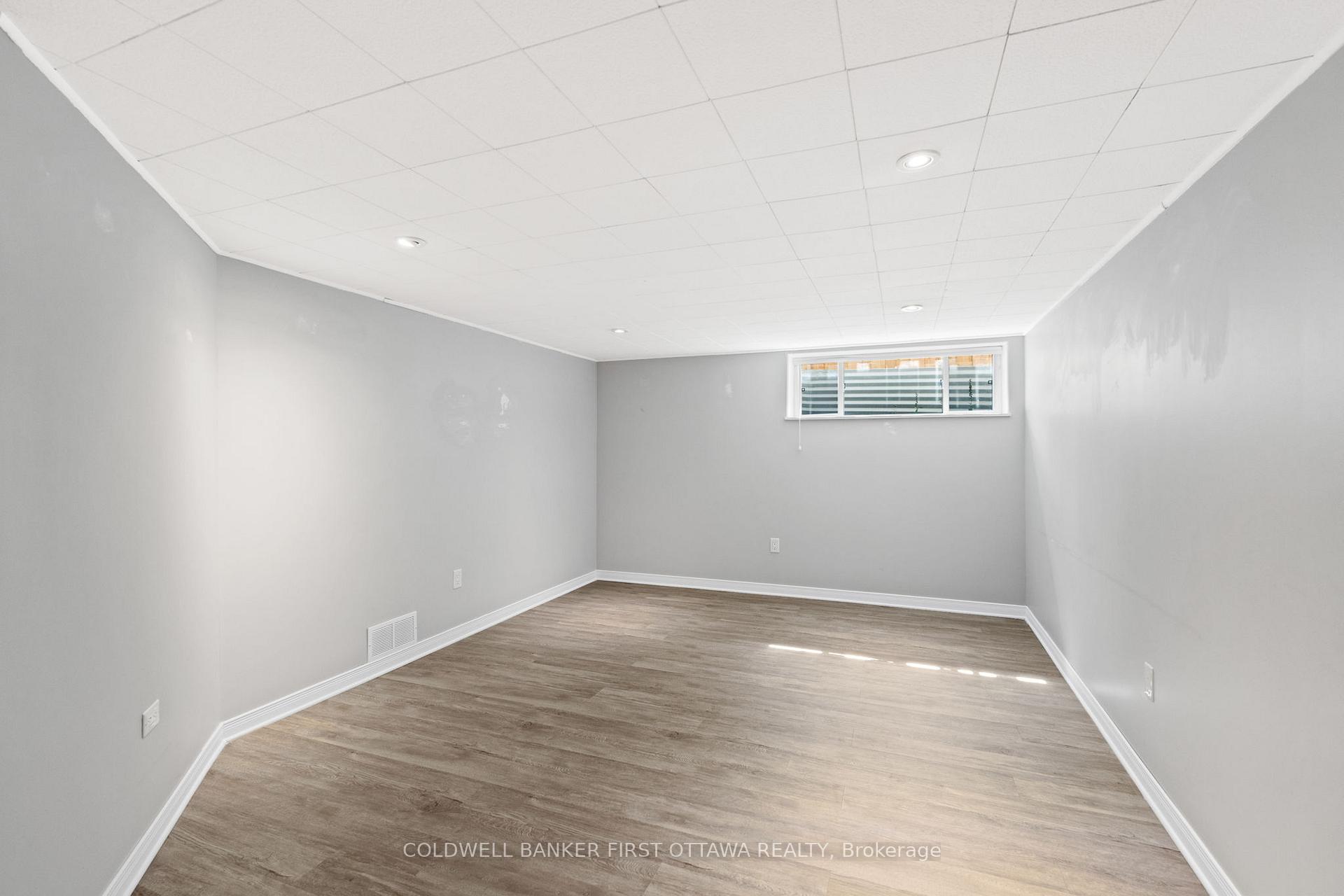 Photo 18 of 1316 Avenue U, Ottawa, Eastway Gardens/Industrial Park — HOMEH