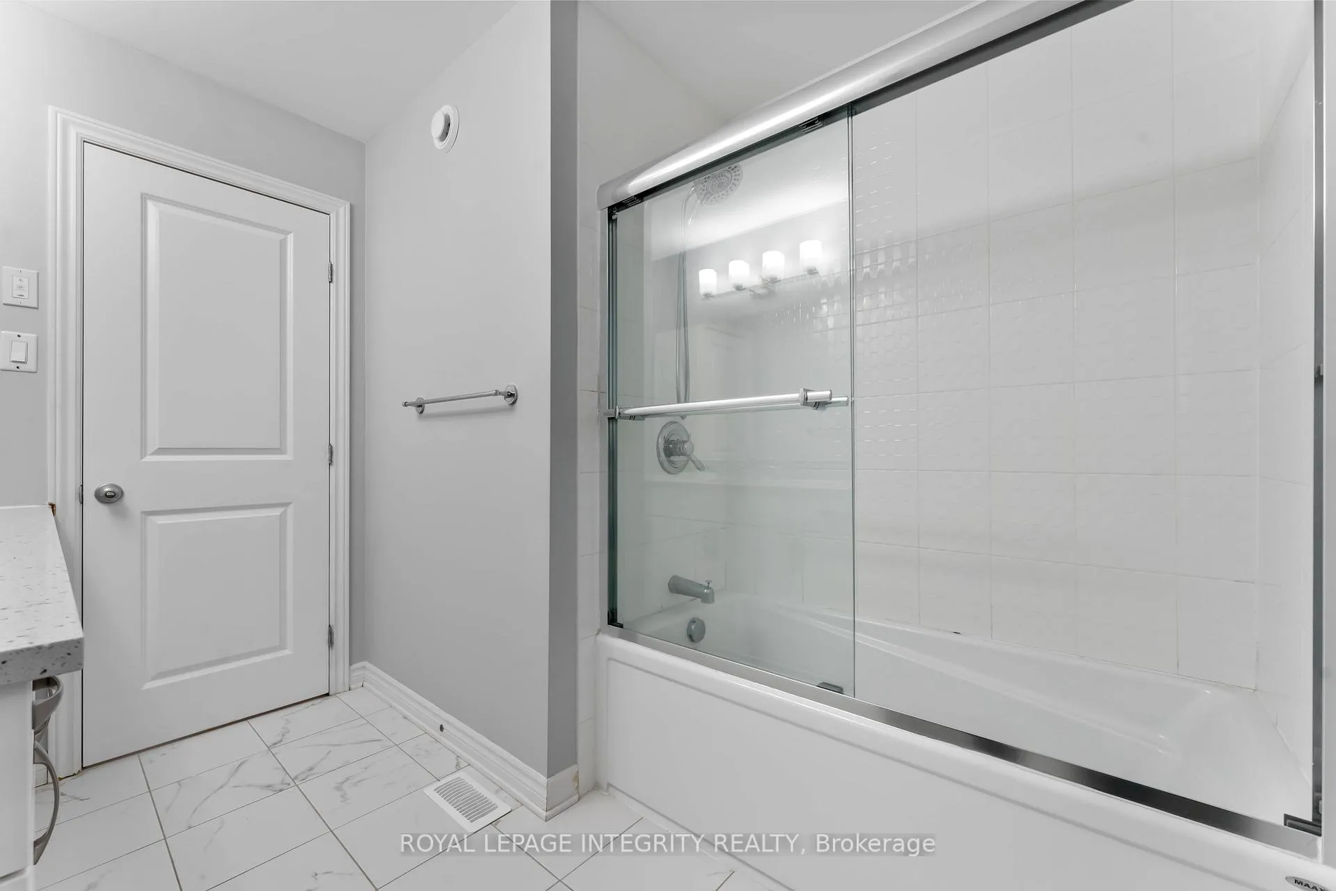 Photo 20 of 563 Egret Way, Ottawa, Barrhaven - Half Moon Bay — HOMEH