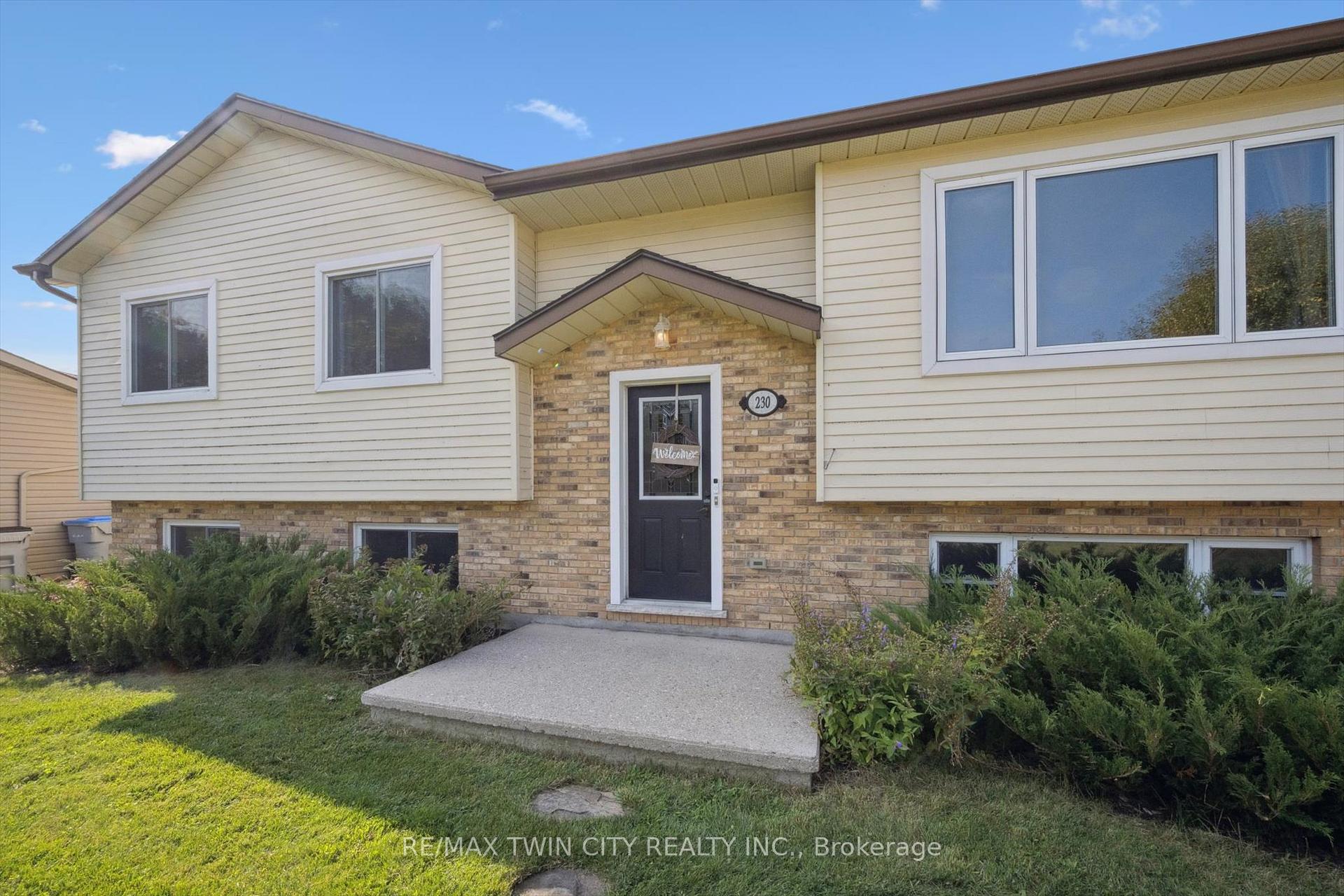Photo 2 of 230 Arris Crescent, West Perth, Mitchell — HOMEH