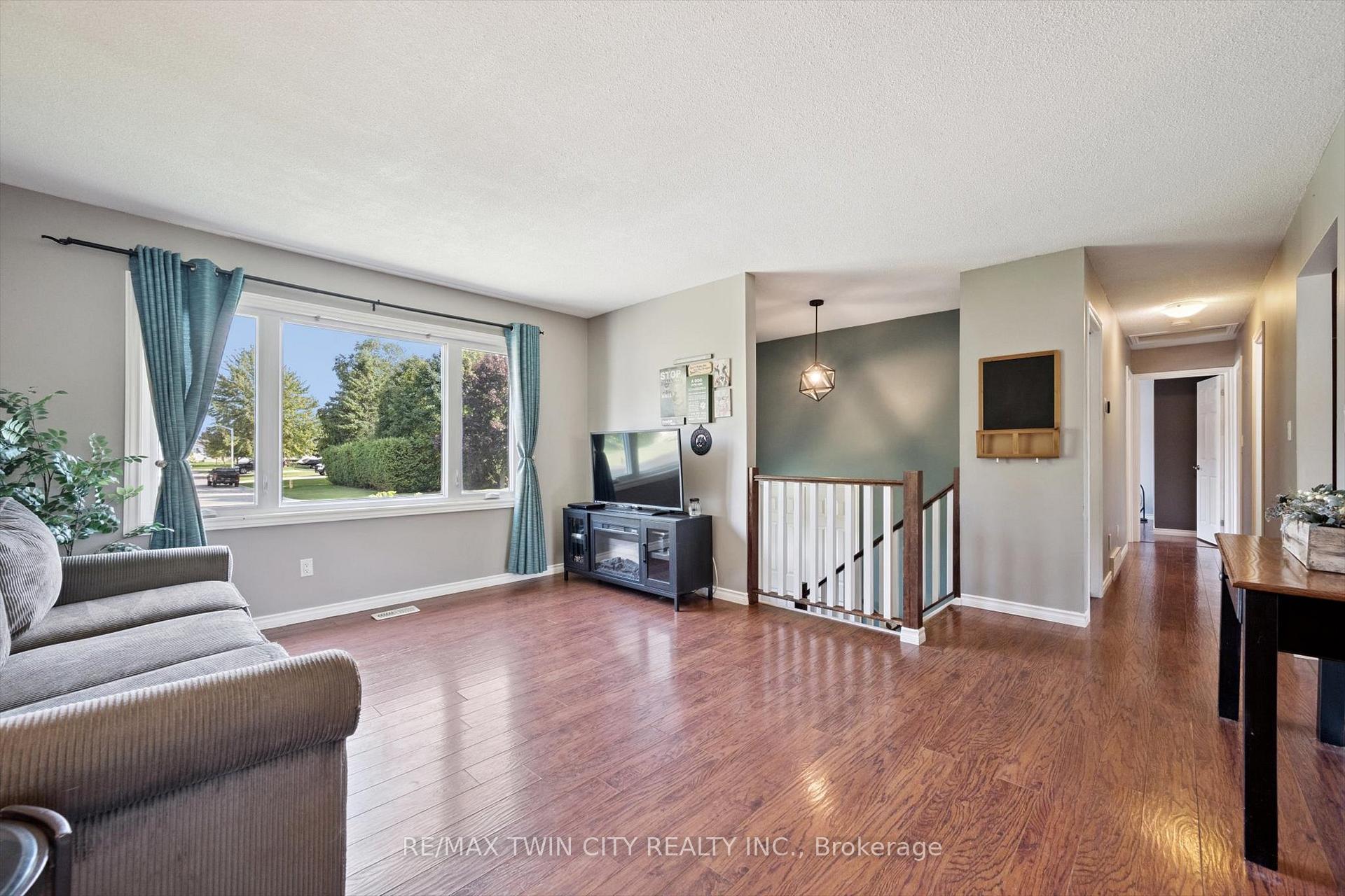 Photo 5 of 230 Arris Crescent, West Perth, Mitchell — HOMEH