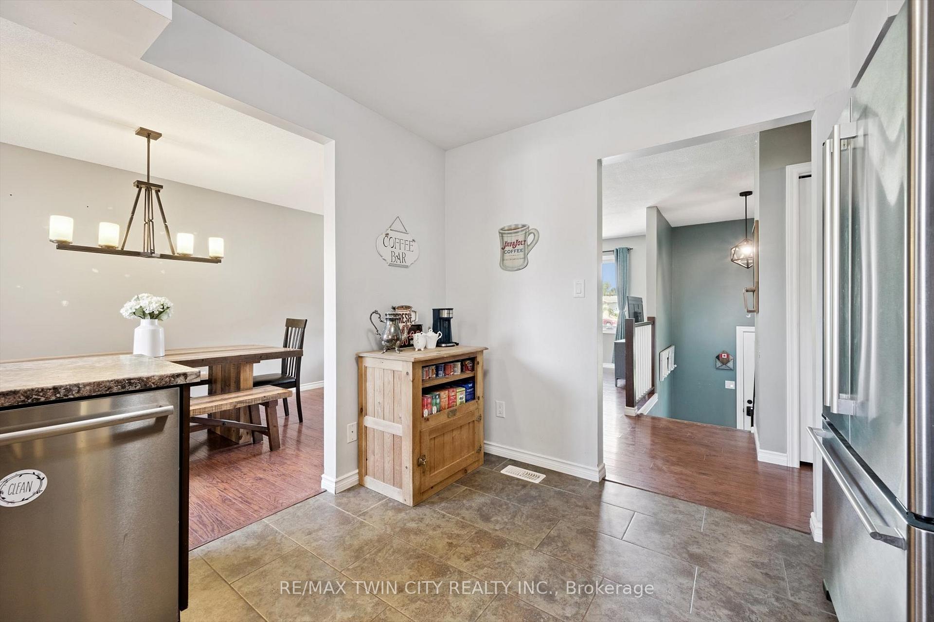 Photo 10 of 230 Arris Crescent, West Perth, Mitchell — HOMEH
