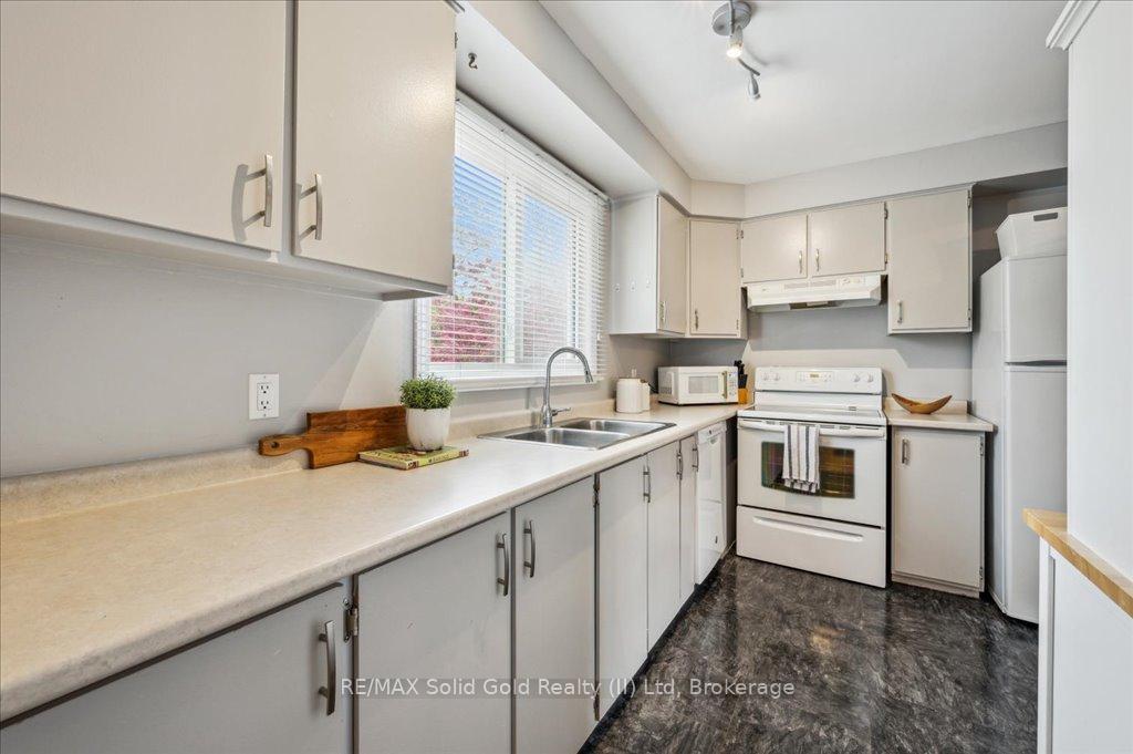 Photo 4 of Unit 3, 419 Bairstow Crescent, Waterloo — HOMEH