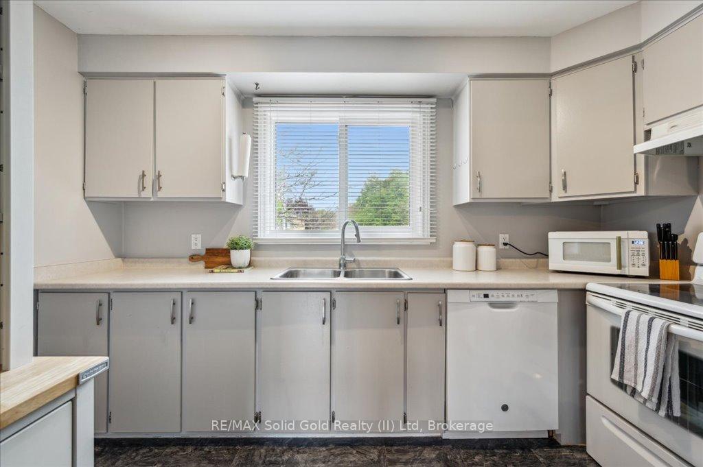 Photo 6 of Unit 3, 419 Bairstow Crescent, Waterloo — HOMEH