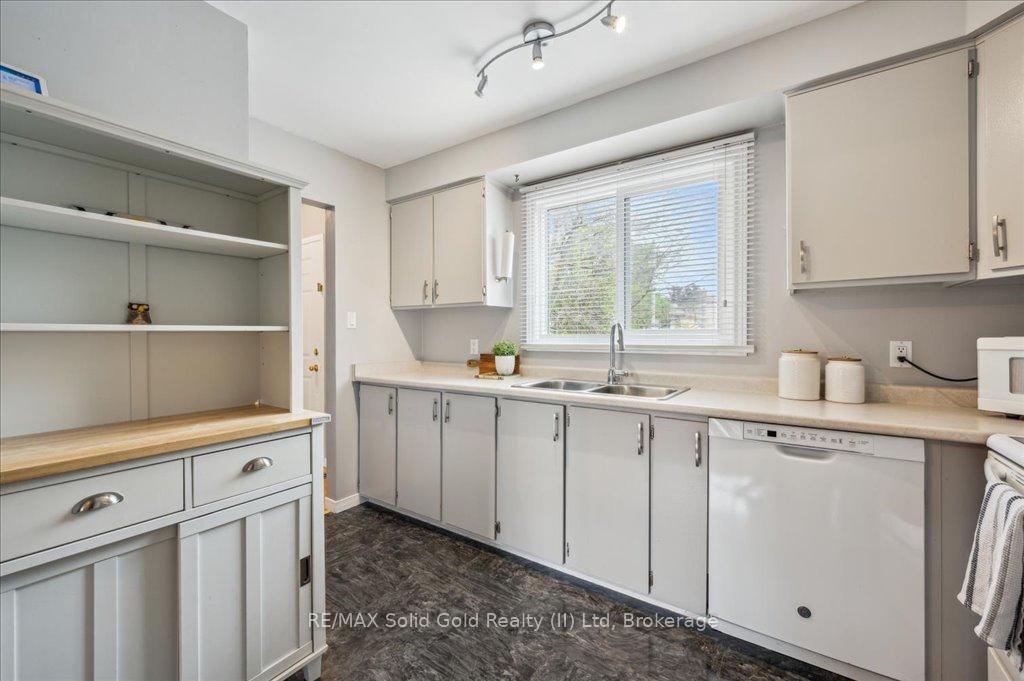 Photo 7 of Unit 3, 419 Bairstow Crescent, Waterloo — HOMEH