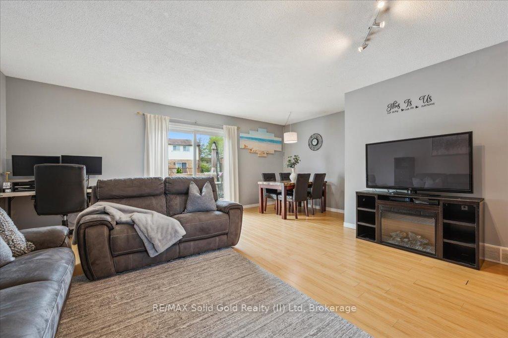 Photo 11 of Unit 3, 419 Bairstow Crescent, Waterloo — HOMEH