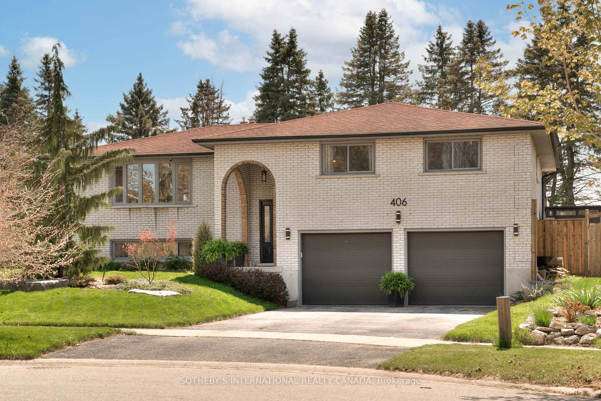 Photo 2 of 406 Lakeview Drive, Waterloo — HOMEH