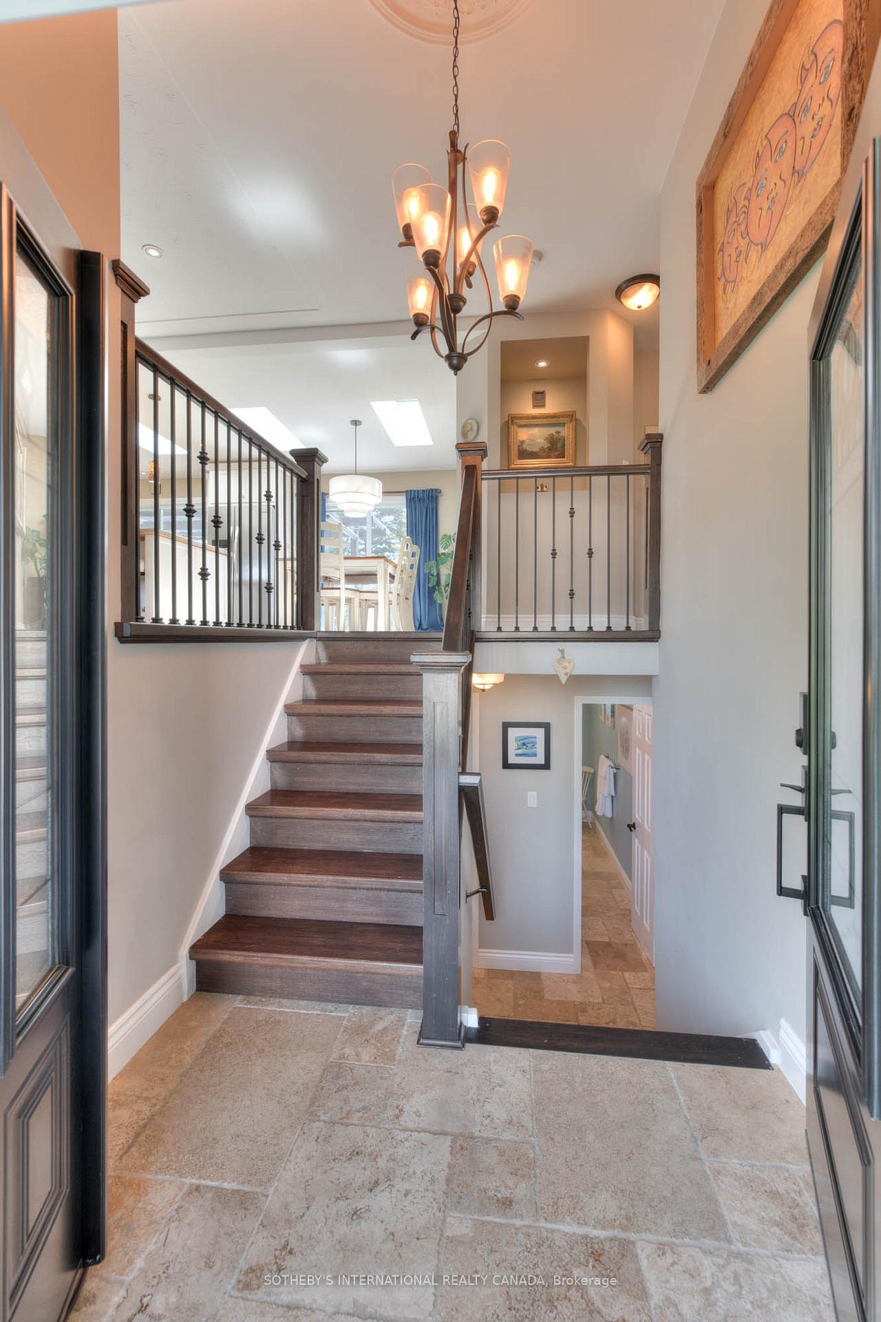 Photo 4 of 406 Lakeview Drive, Waterloo — HOMEH