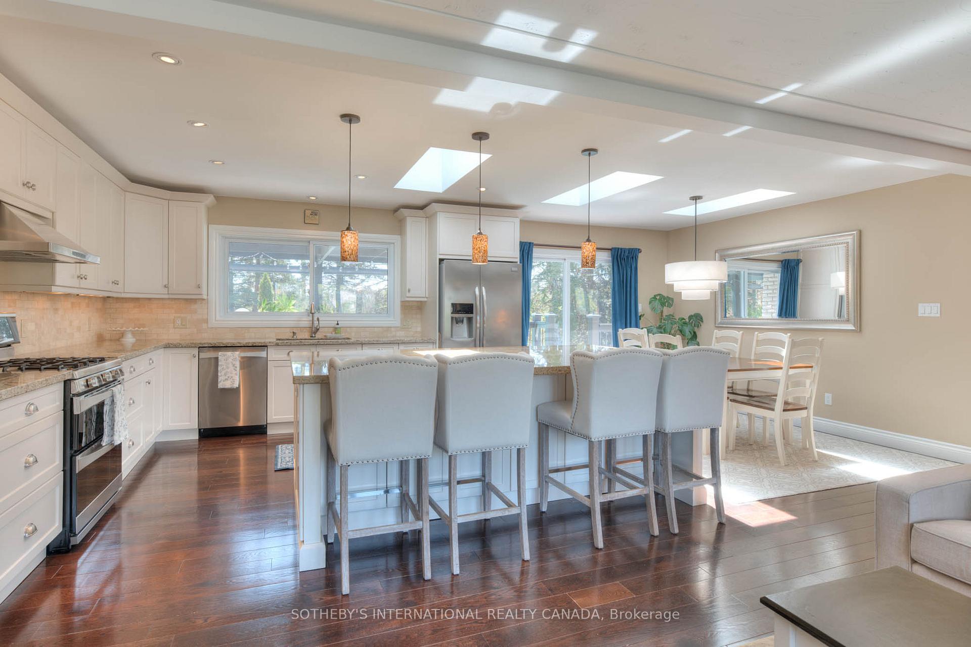 Photo 10 of 406 Lakeview Drive, Waterloo — HOMEH