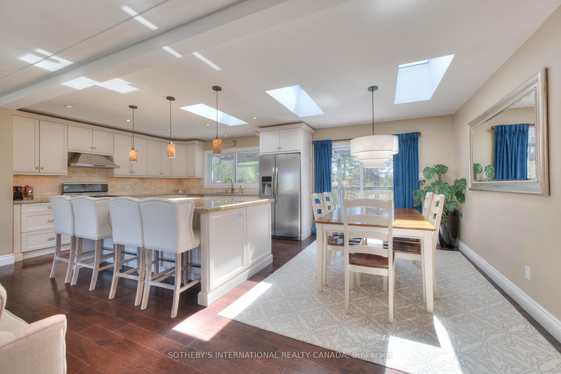 Photo 11 of 406 Lakeview Drive, Waterloo — HOMEH