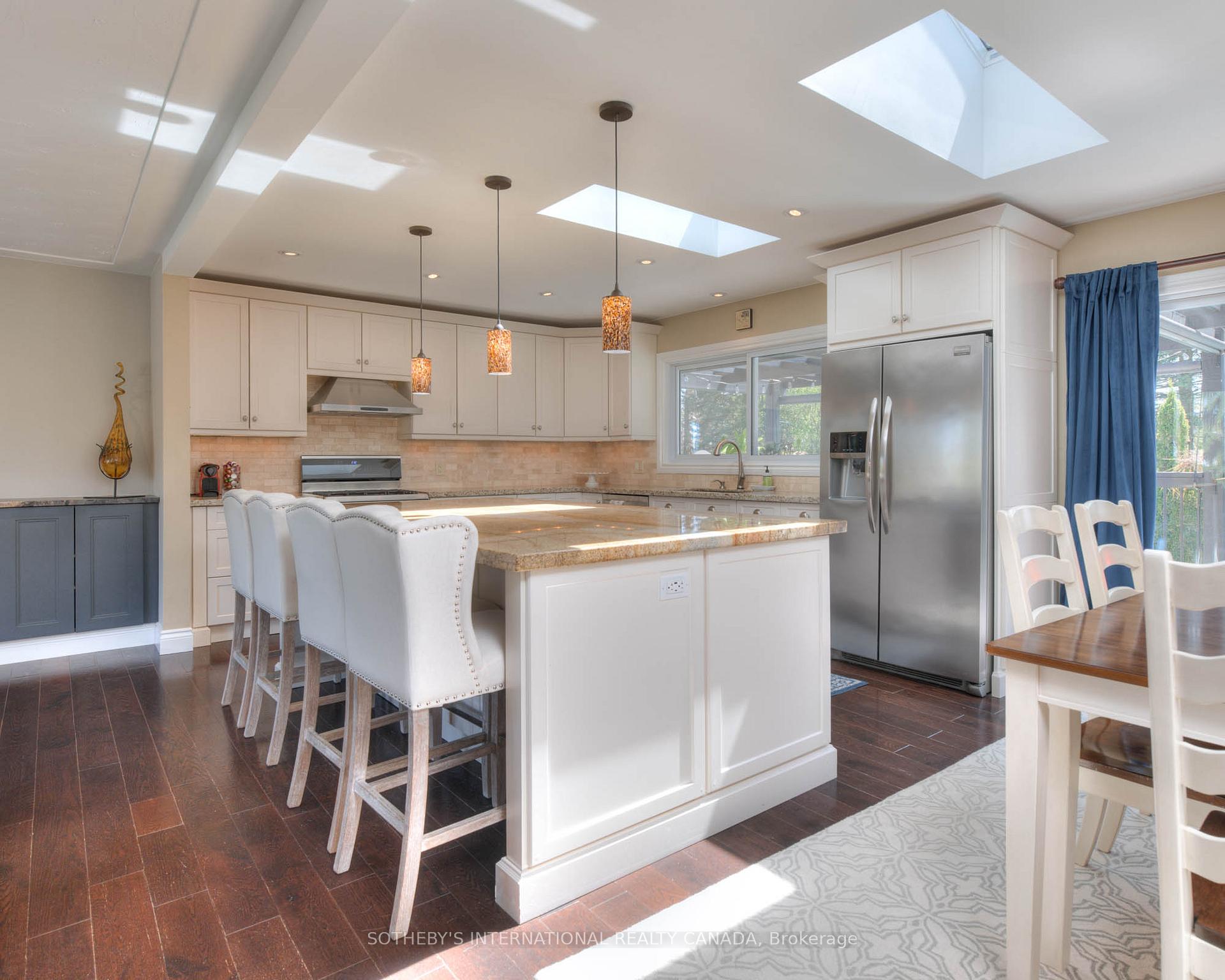 Photo 12 of 406 Lakeview Drive, Waterloo — HOMEH