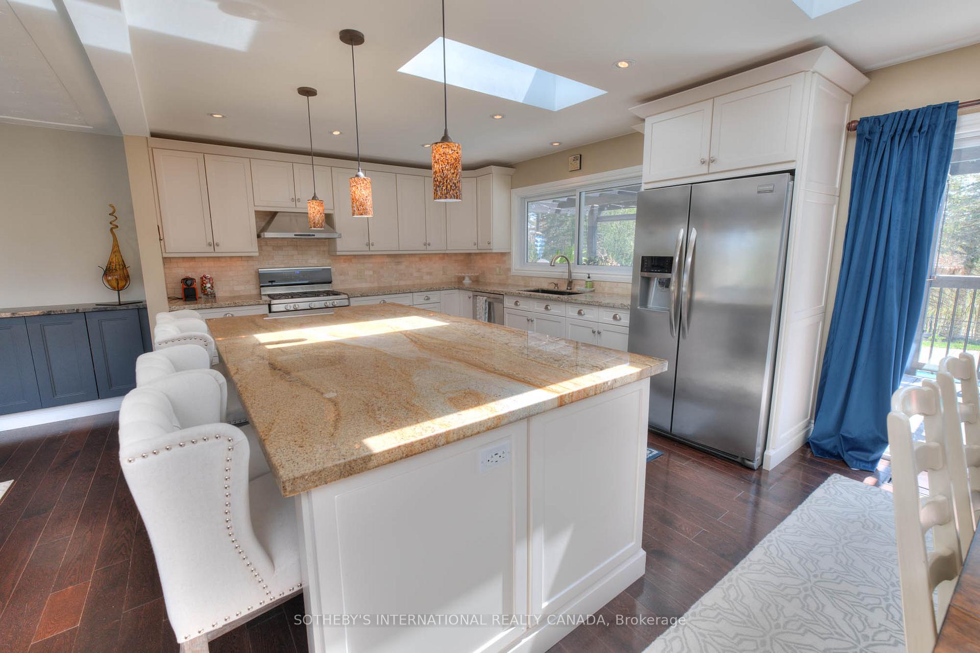 Photo 14 of 406 Lakeview Drive, Waterloo — HOMEH